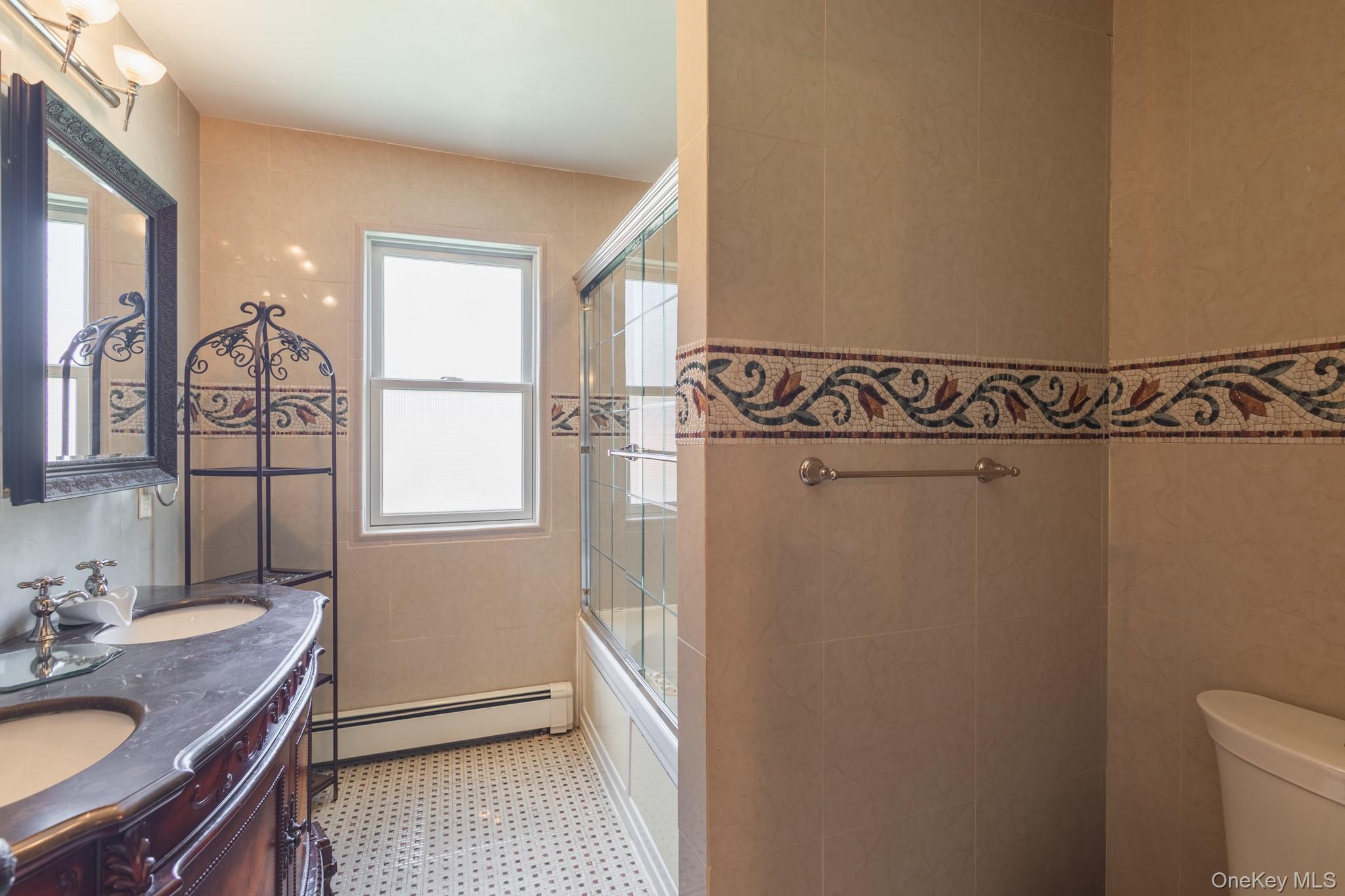 #16 photo, 41-16 249th Street, クイーンズ区 Little Neck , NY 11363