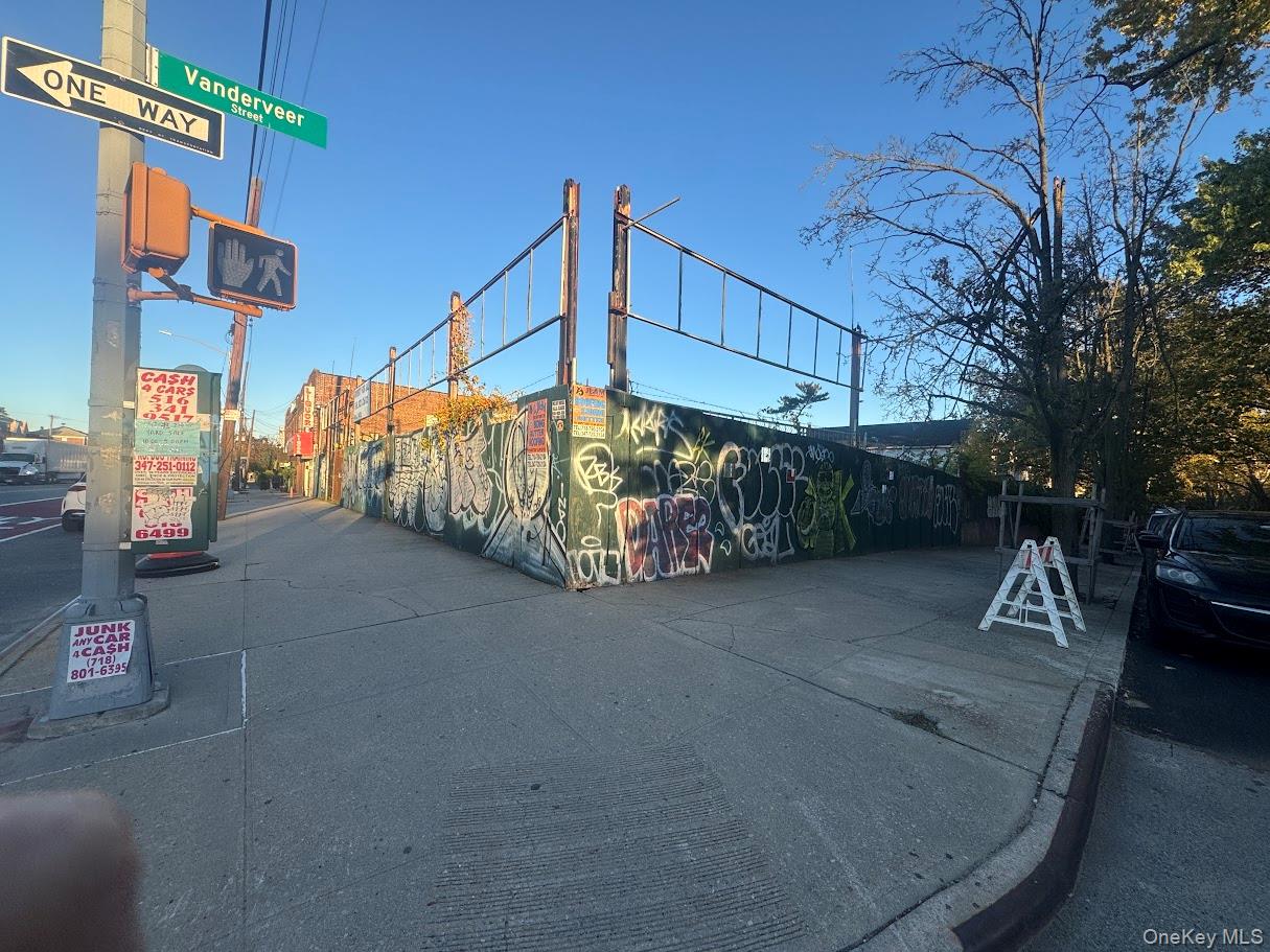 #1 photo, 214-32 Hillside Avenue, クイーンズ区 Queens Village , NY 11427