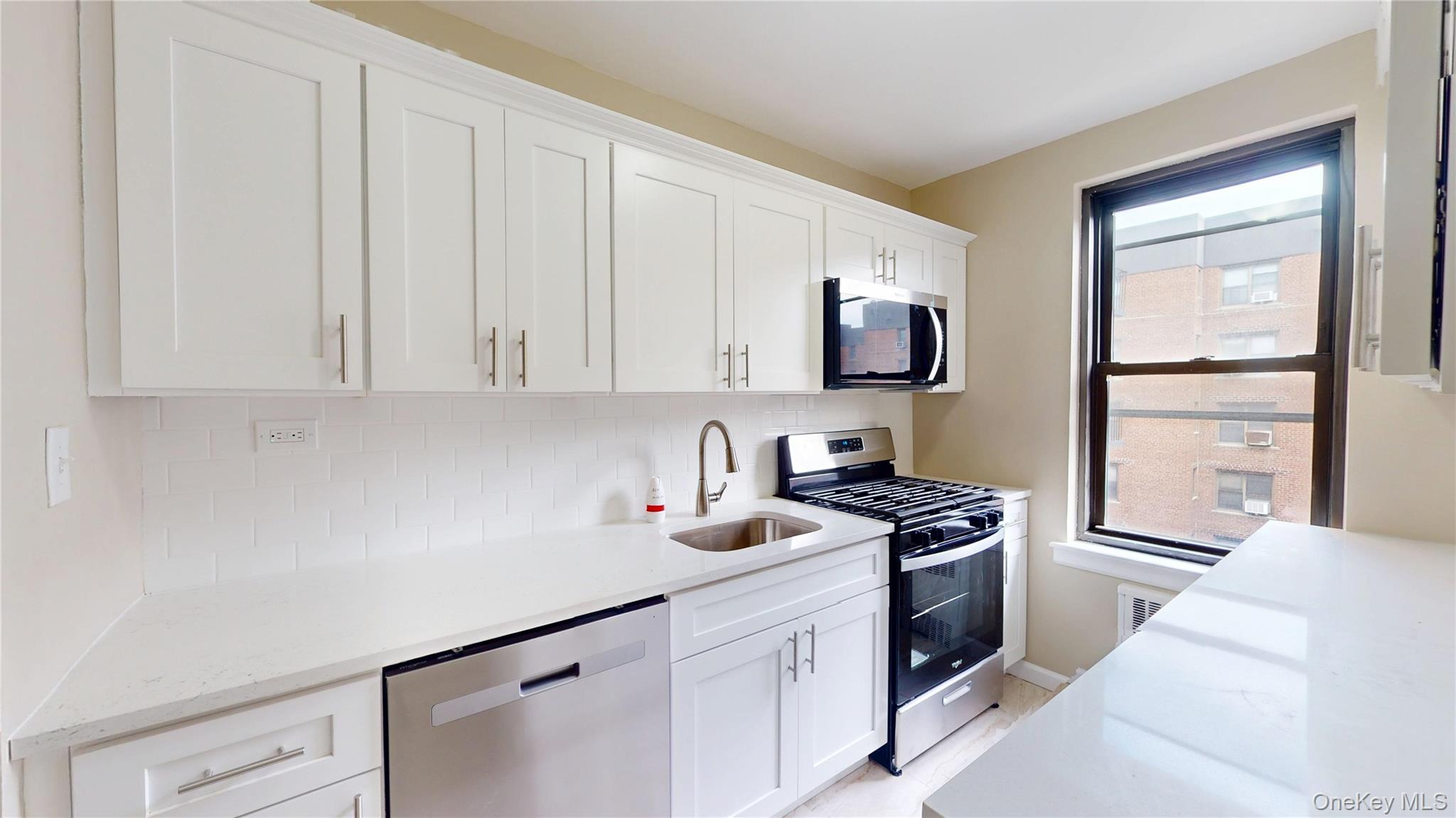 #2 photo, 112-30 Northern Boulevard, クイーンズ区 Corona , NY 11368