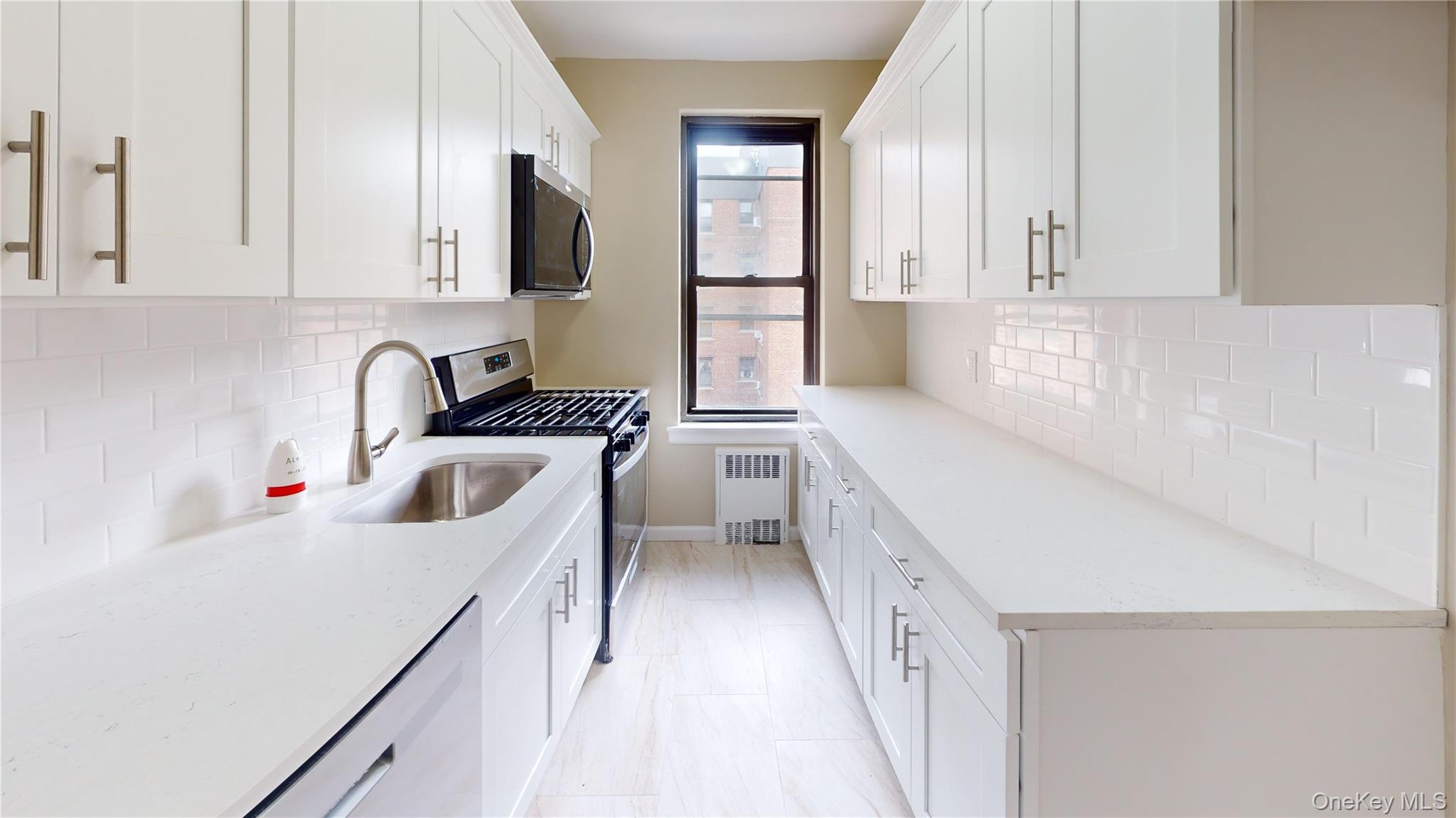 #4 photo, 112-30 Northern Boulevard, クイーンズ区 Corona , NY 11368