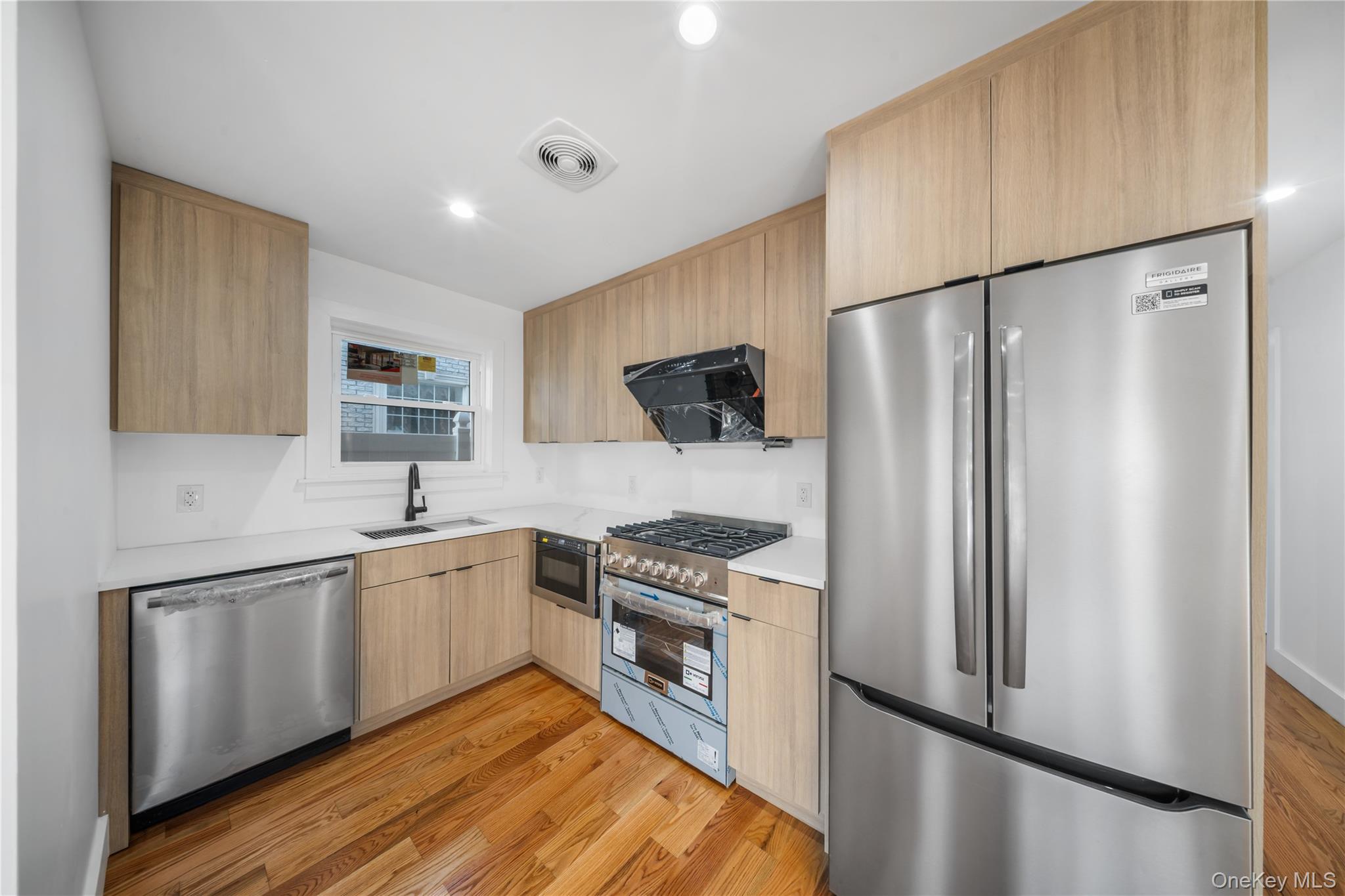 #10 photo, 1120 128th Street, クイーンズ区 College Point , NY 11356