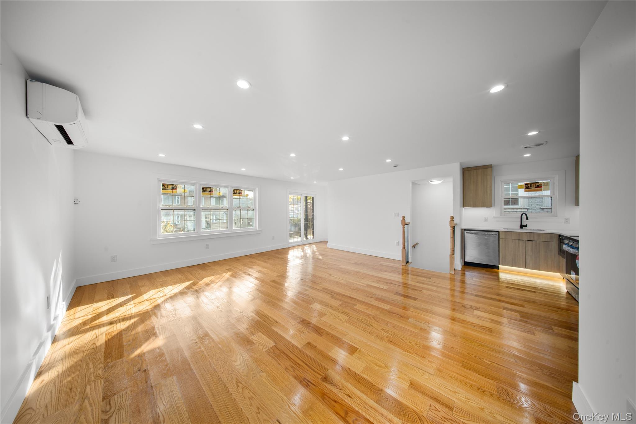 #16 photo, 1120 128th Street, クイーンズ区 College Point , NY 11356