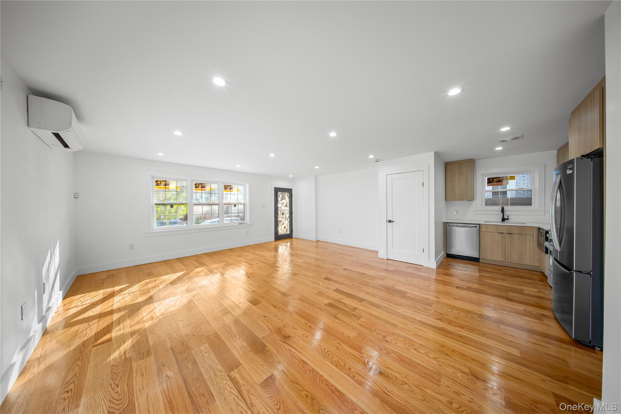 #8 photo, 1120 128th Street, クイーンズ区 College Point , NY 11356