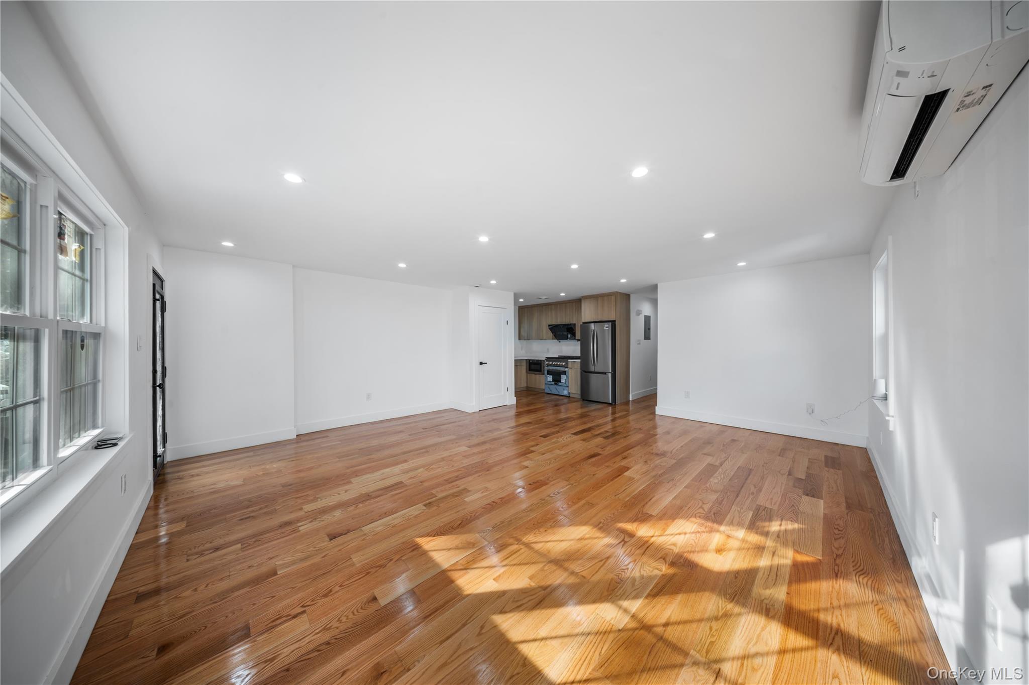 #9 photo, 1120 128th Street, クイーンズ区 College Point , NY 11356