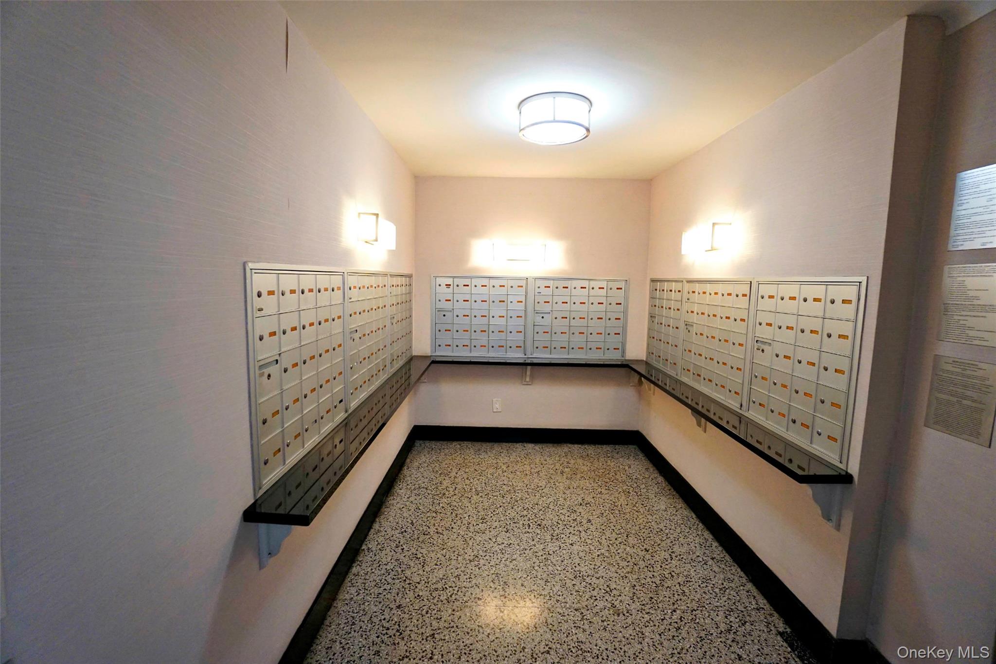 #10 photo, 7281 113th Street, クイーンズ区 Forest Hills , NY 11375