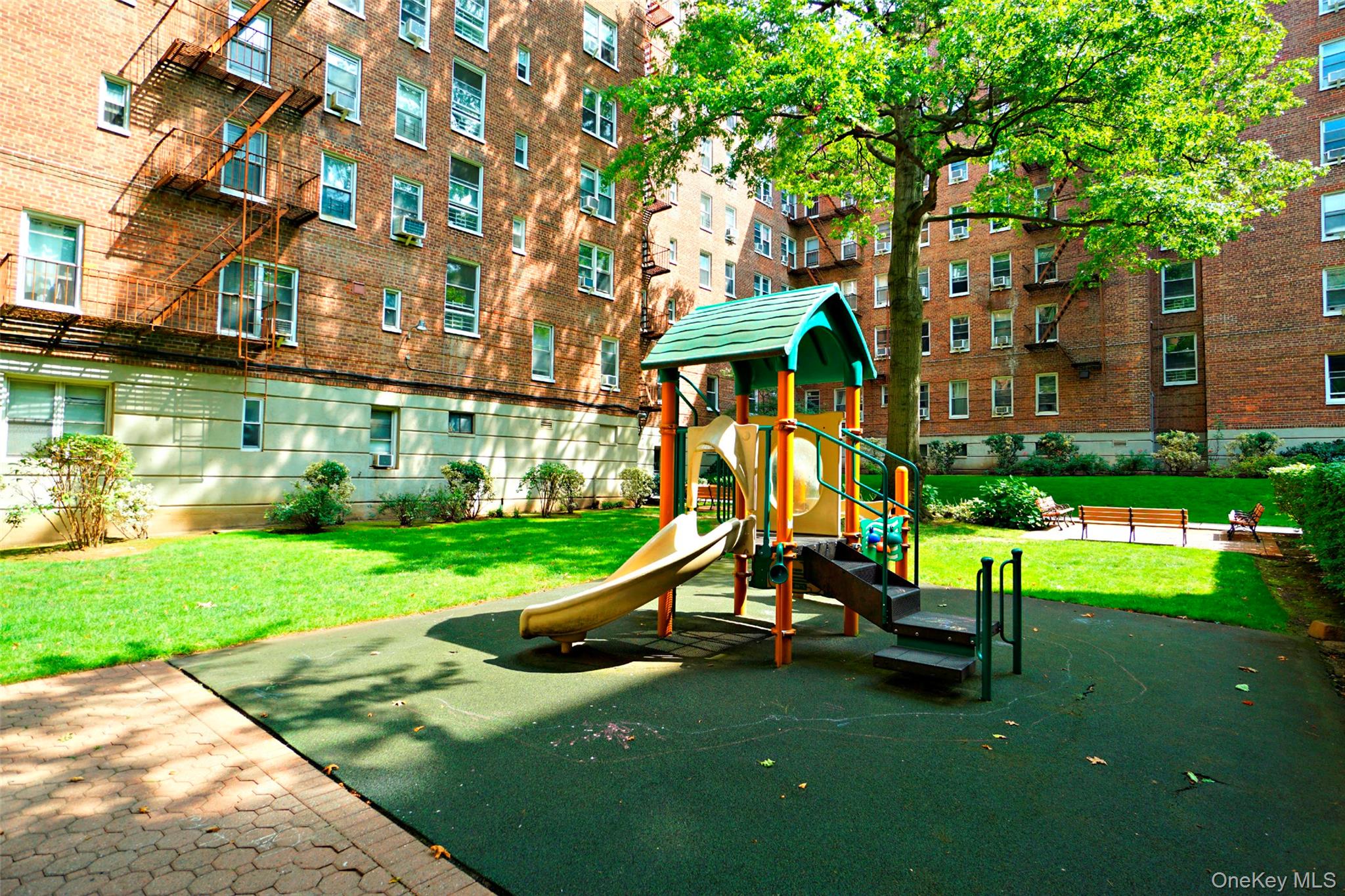#16 photo, 7281 113th Street, クイーンズ区 Forest Hills , NY 11375