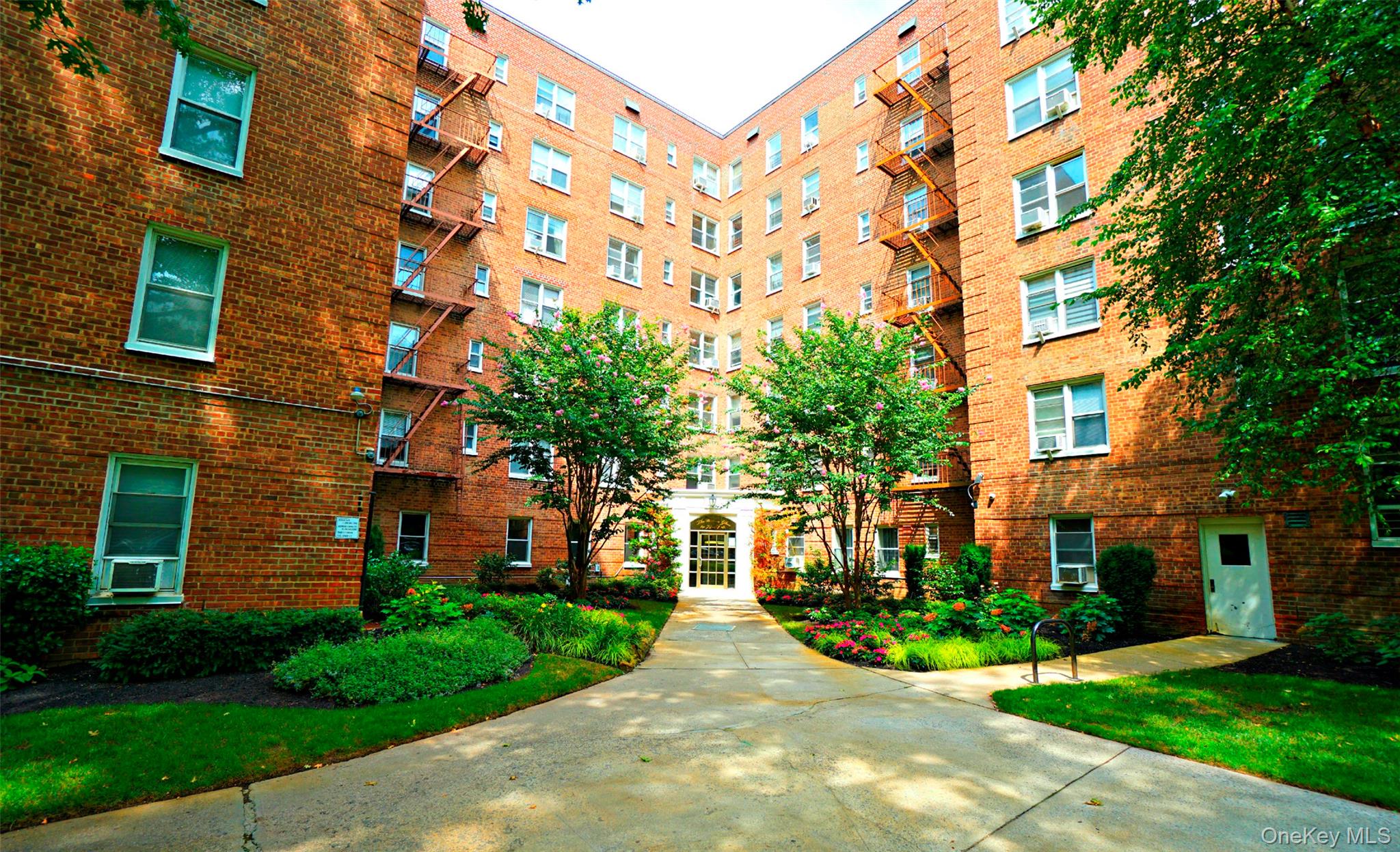 #18 photo, 7281 113th Street, クイーンズ区 Forest Hills , NY 11375