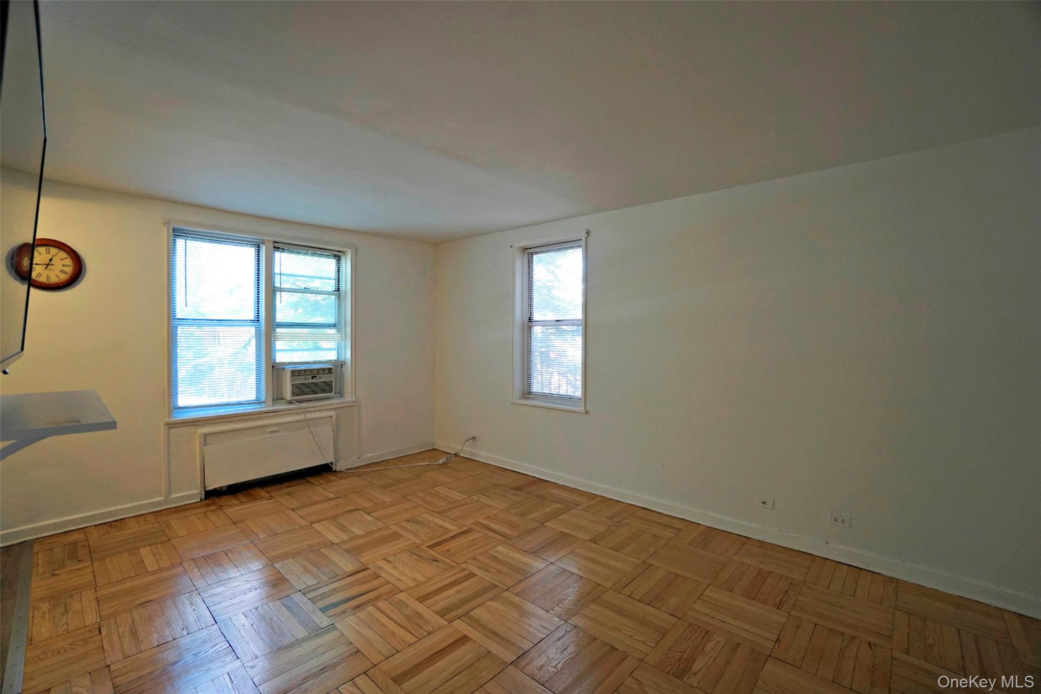 #7 photo, 7281 113th Street, クイーンズ区 Forest Hills , NY 11375