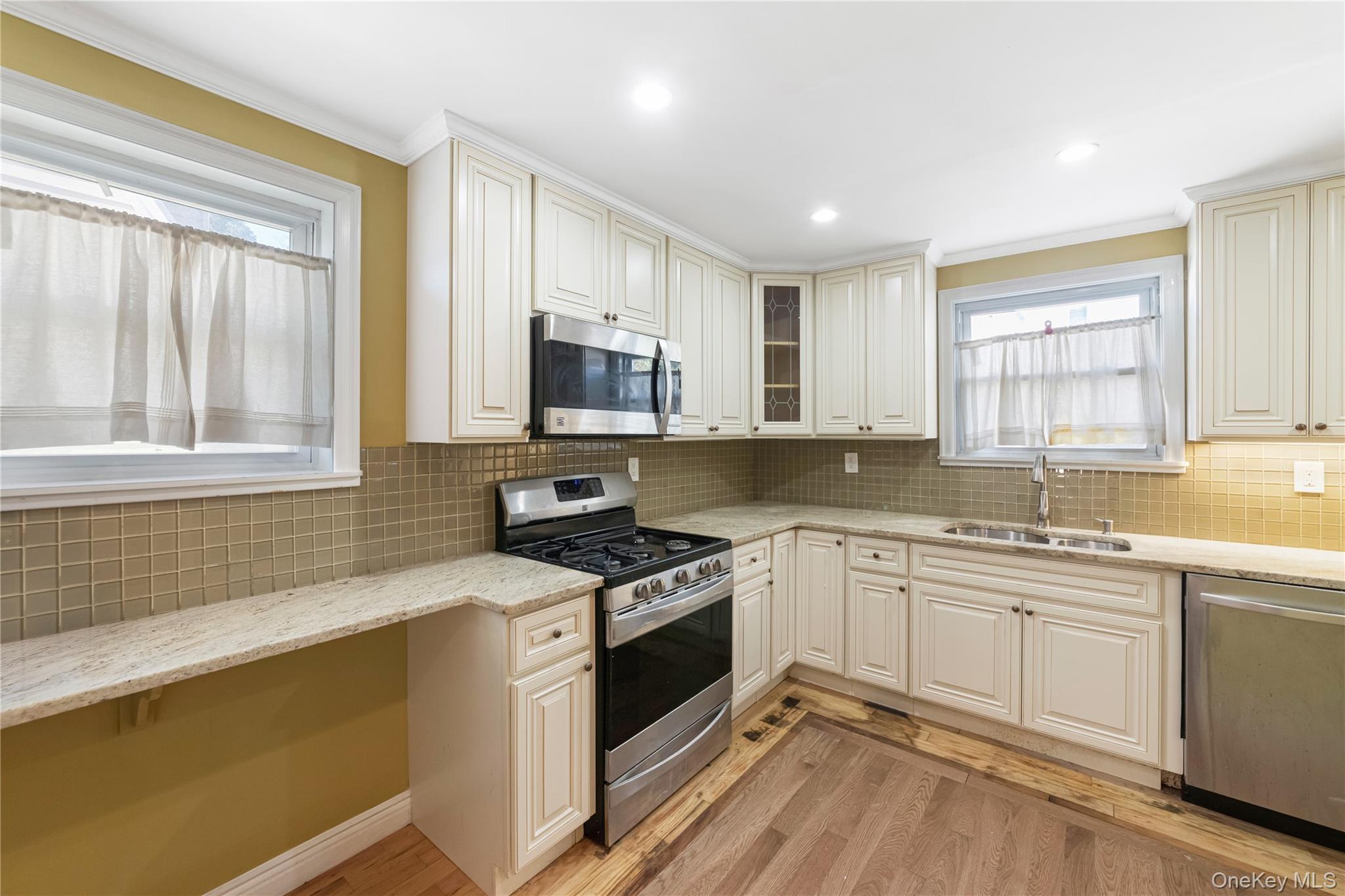 #5 photo, 208-17 100th Avenue, クイーンズ区 Queens Village , NY 11429