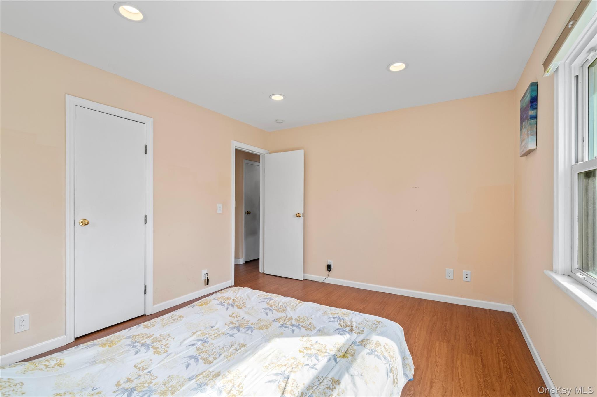 #13 photo, 2197 6th Street, ナッソー郡 East Meadow , NY 11554