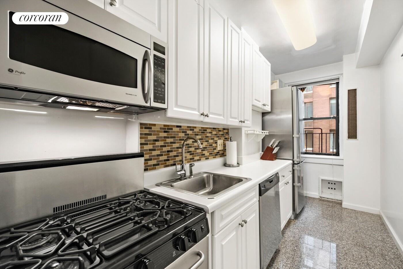 #3 photo, 142 E 49TH Street, マンハッタン Turtle Bay , NY 10017