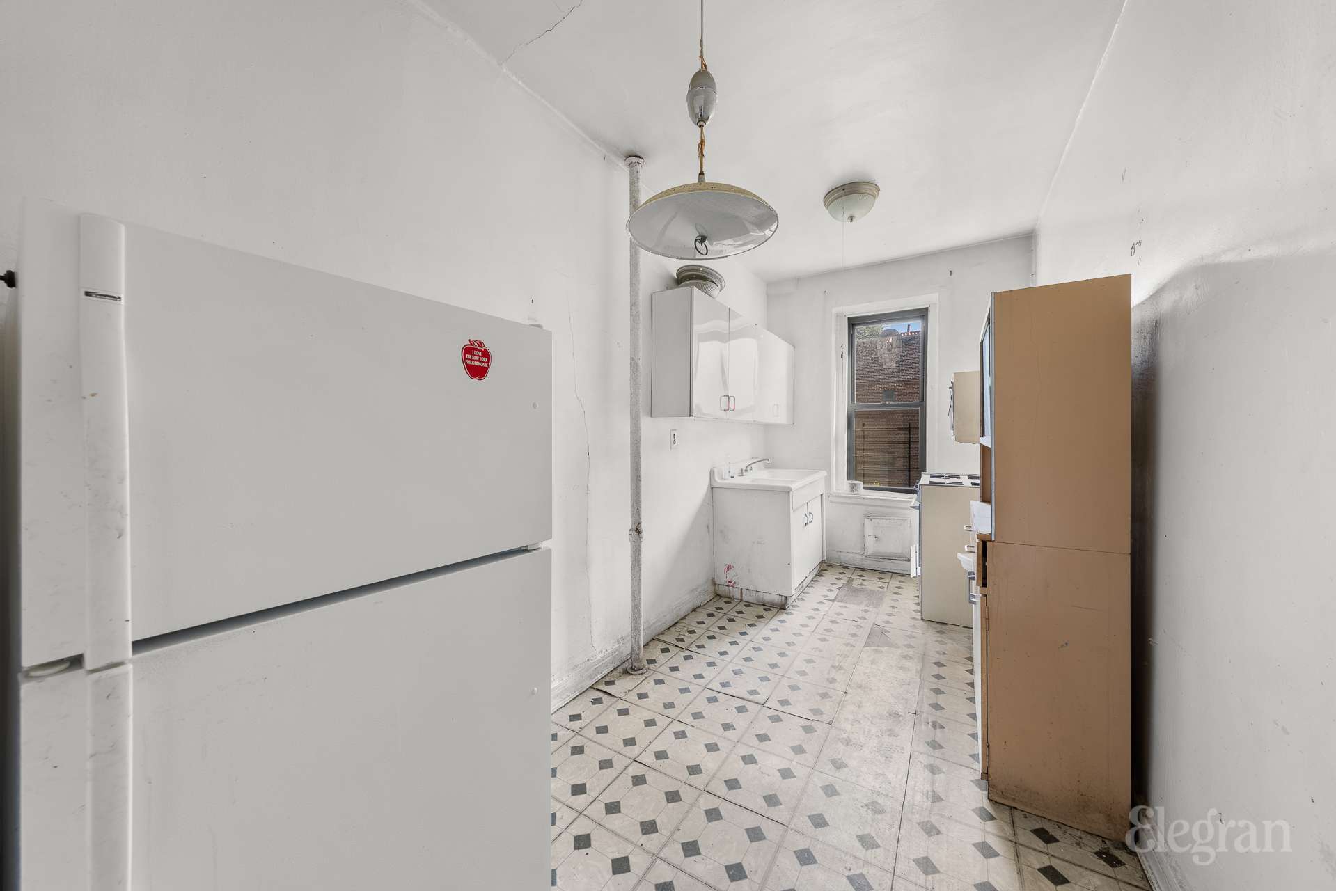 #7 photo, 37-16 83rd Street, クイーンズ区 Jackson Heights , NY 11372