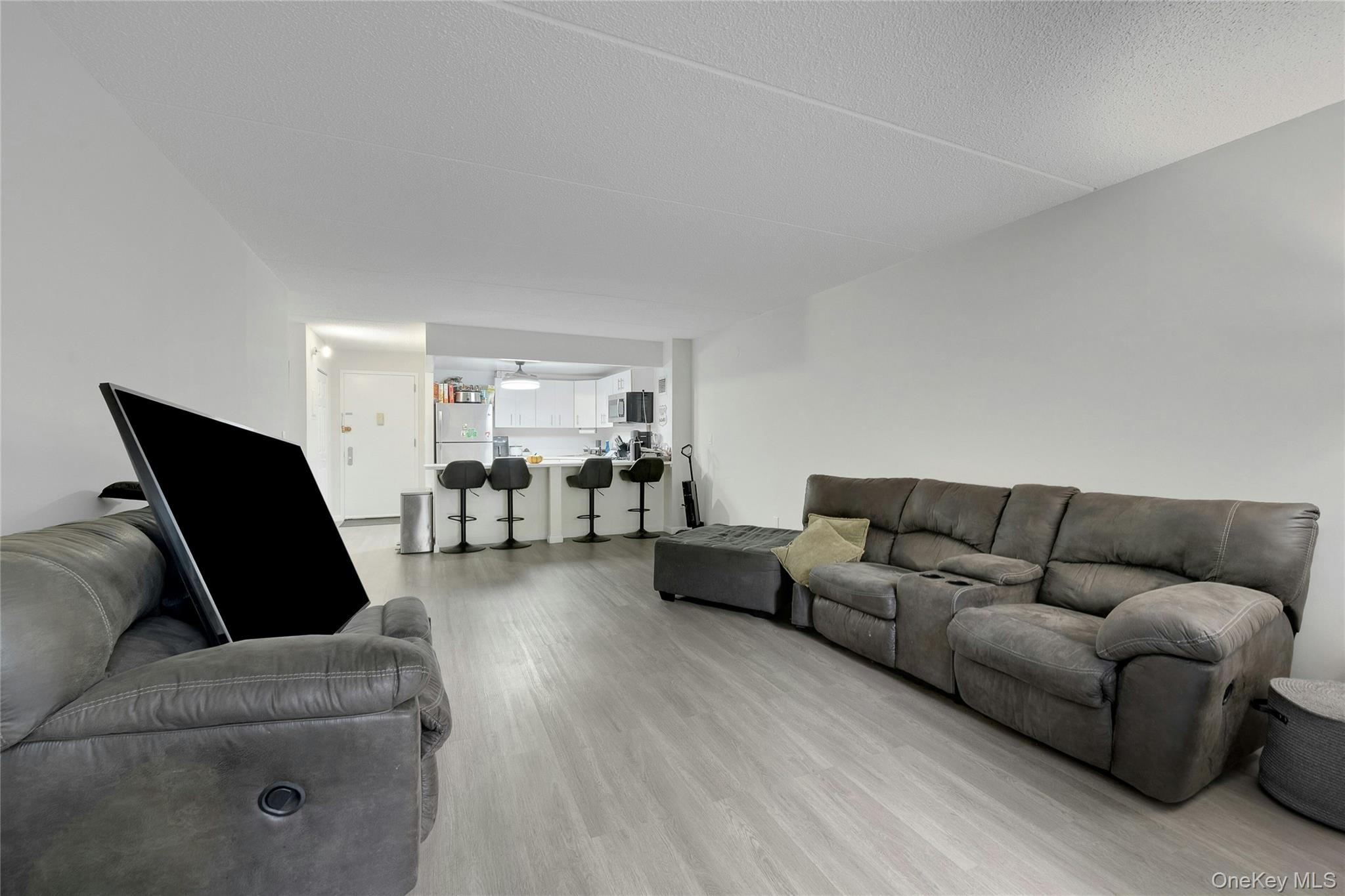 #4 photo, 777 N Macquesten Parkway, Mount Vernon , NY 10552