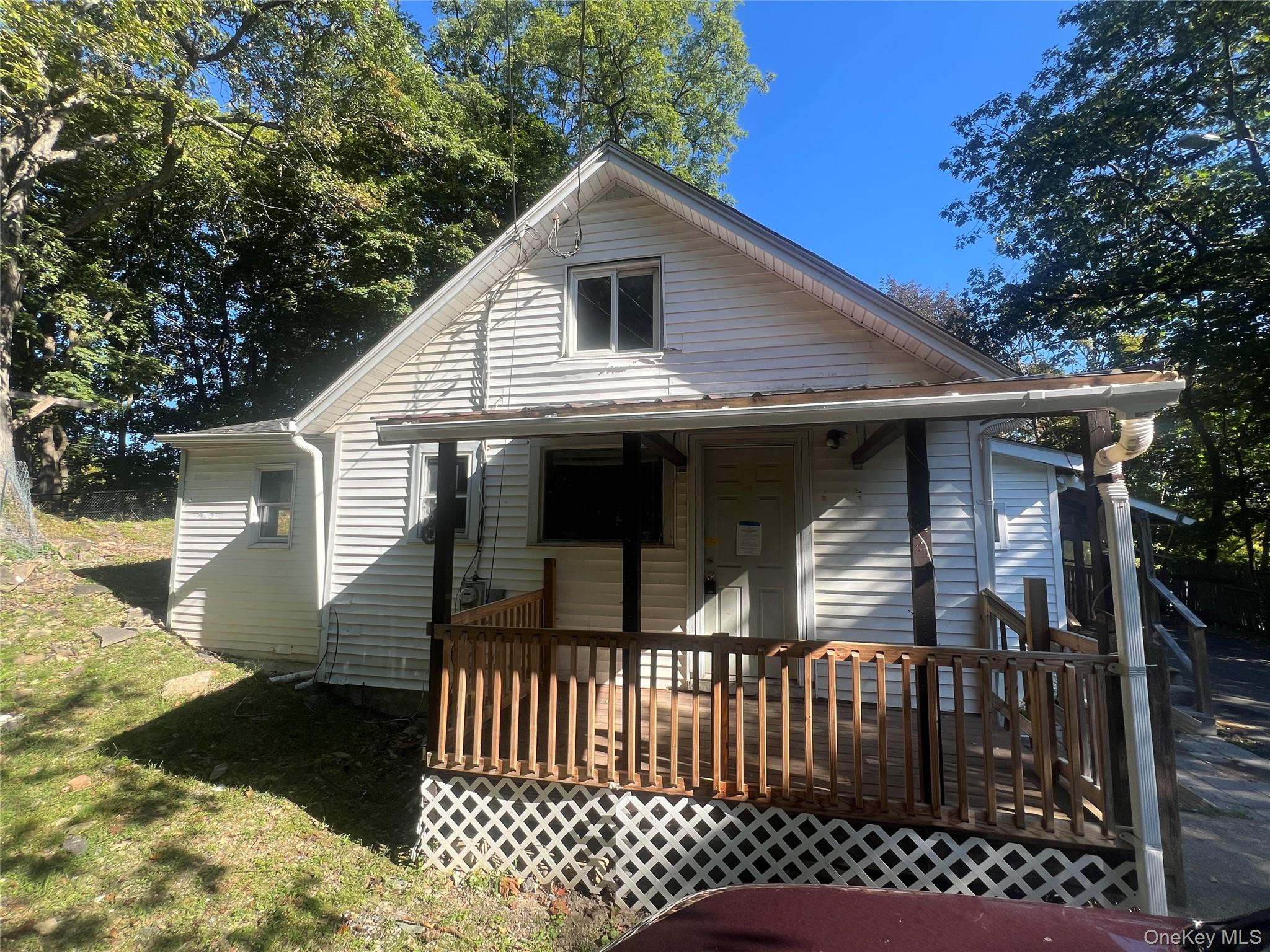 #1 photo, 18 Hillside Place, Lloyd , NY 12528