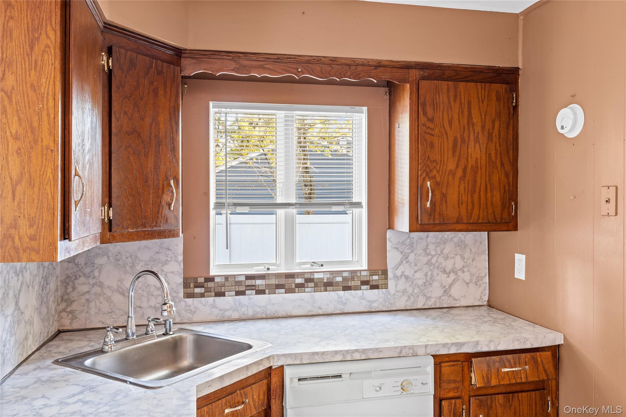 #14 photo, 85 Lake Promenade, サフォーク郡 Ronkonkoma , NY 11779