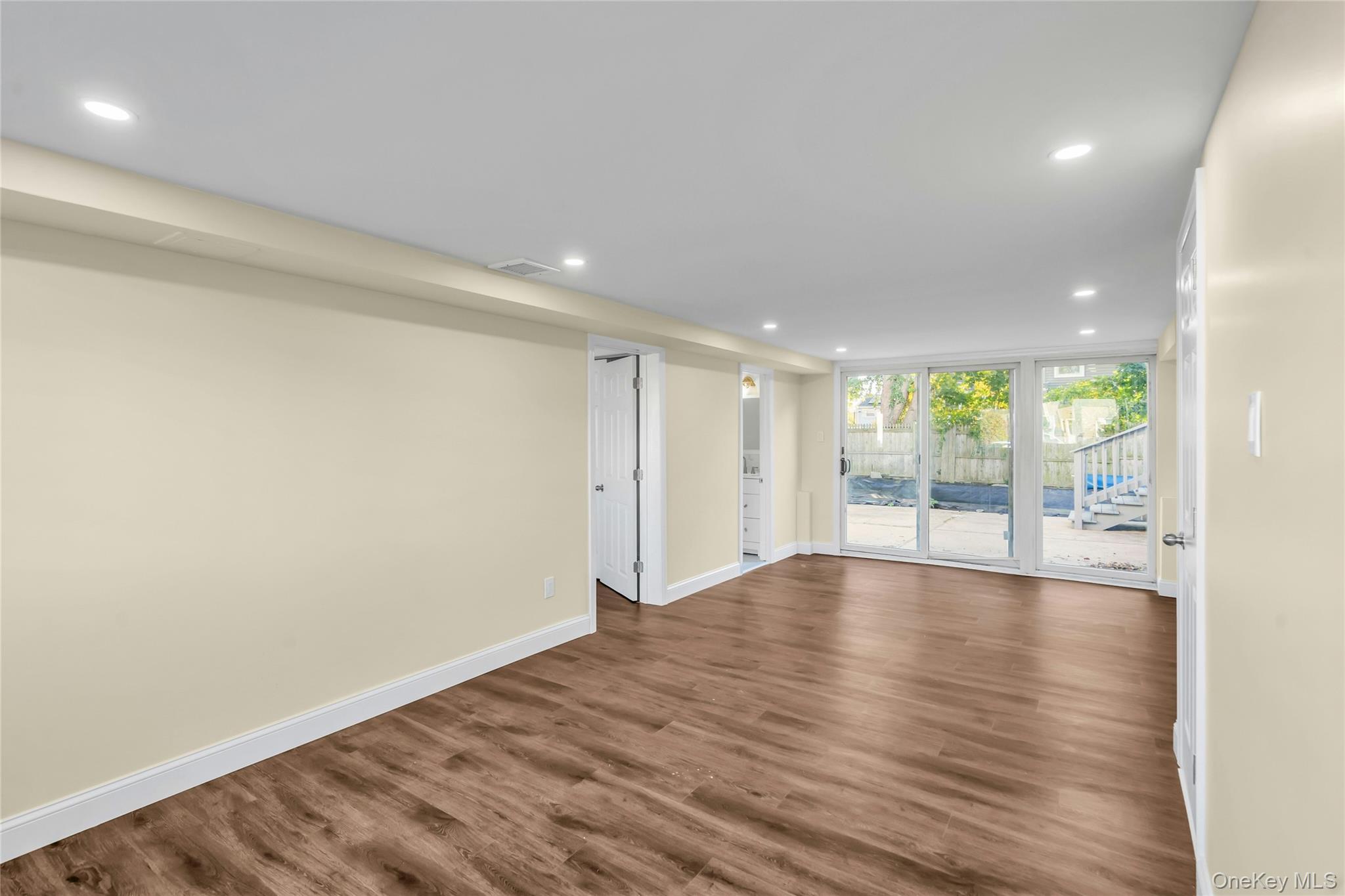 #12 photo, 248 N Iowa Avenue, ナッソー郡 Massapequa , NY 11758