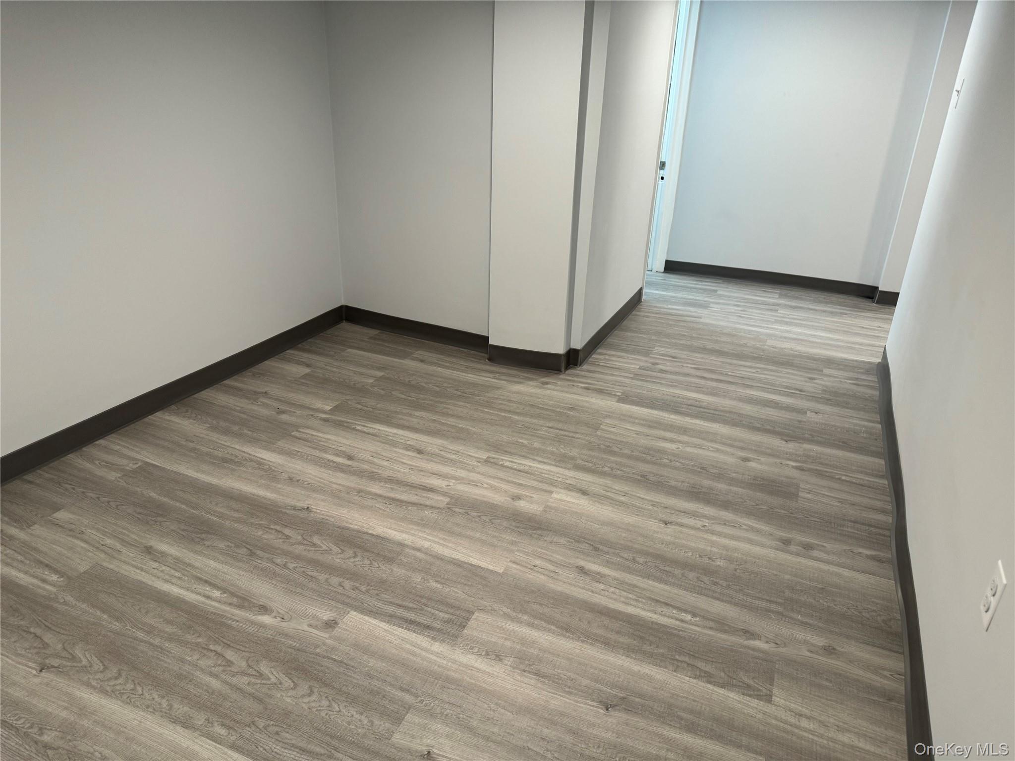 #2 photo, 1285 Montauk, サフォーク郡 Copiague , NY 11726