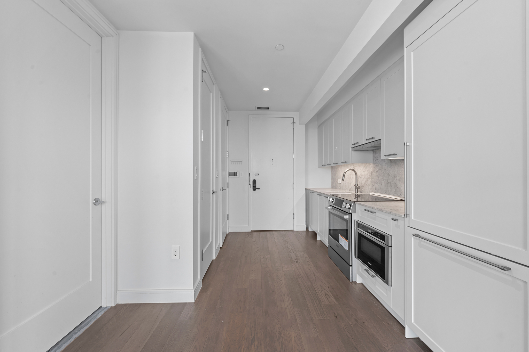 #10 photo, 107-06 Queens Boulevard, クイーンズ区 Forest Hills , NY 11375