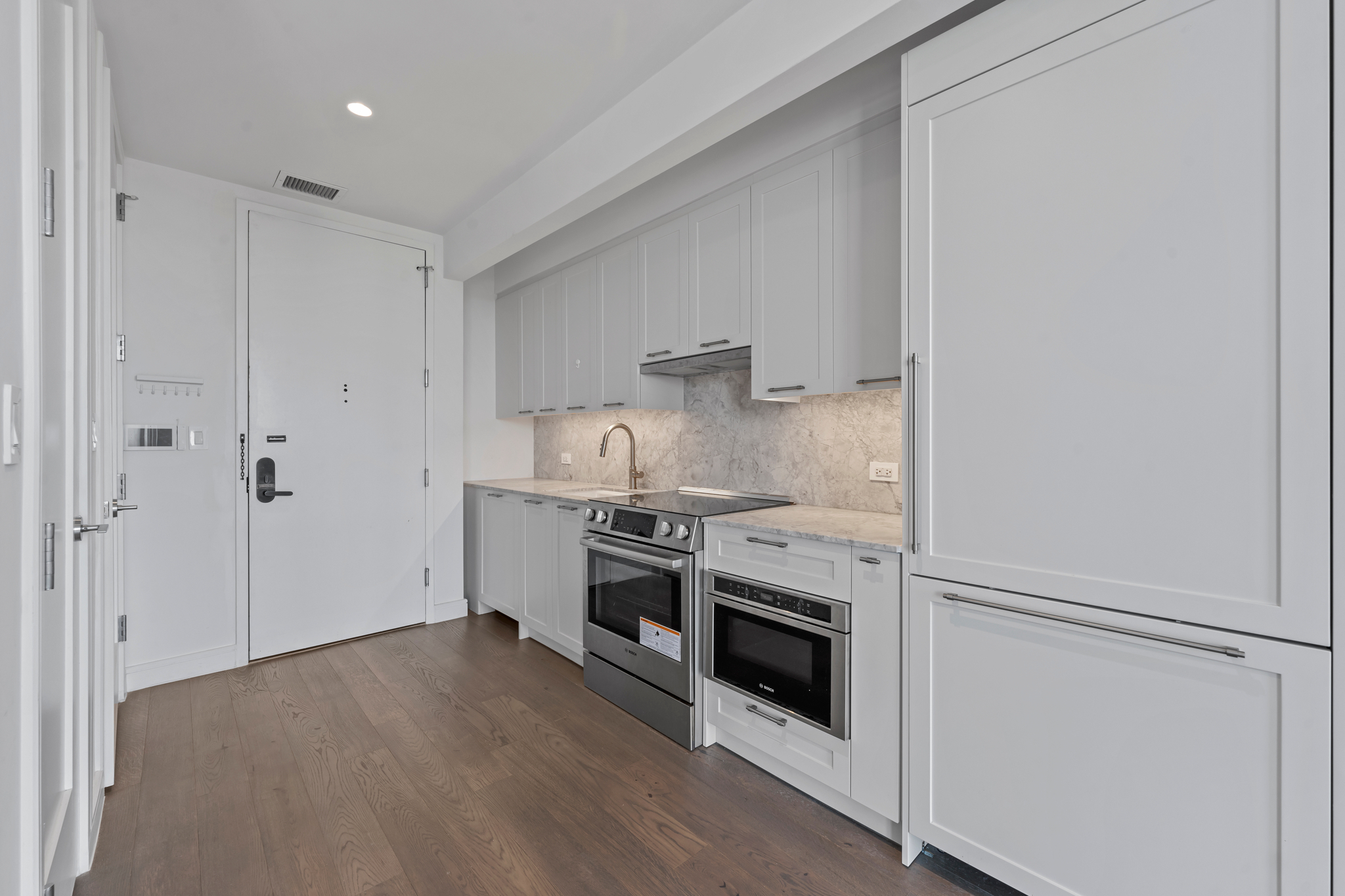 #11 photo, 107-06 Queens Boulevard, クイーンズ区 Forest Hills , NY 11375