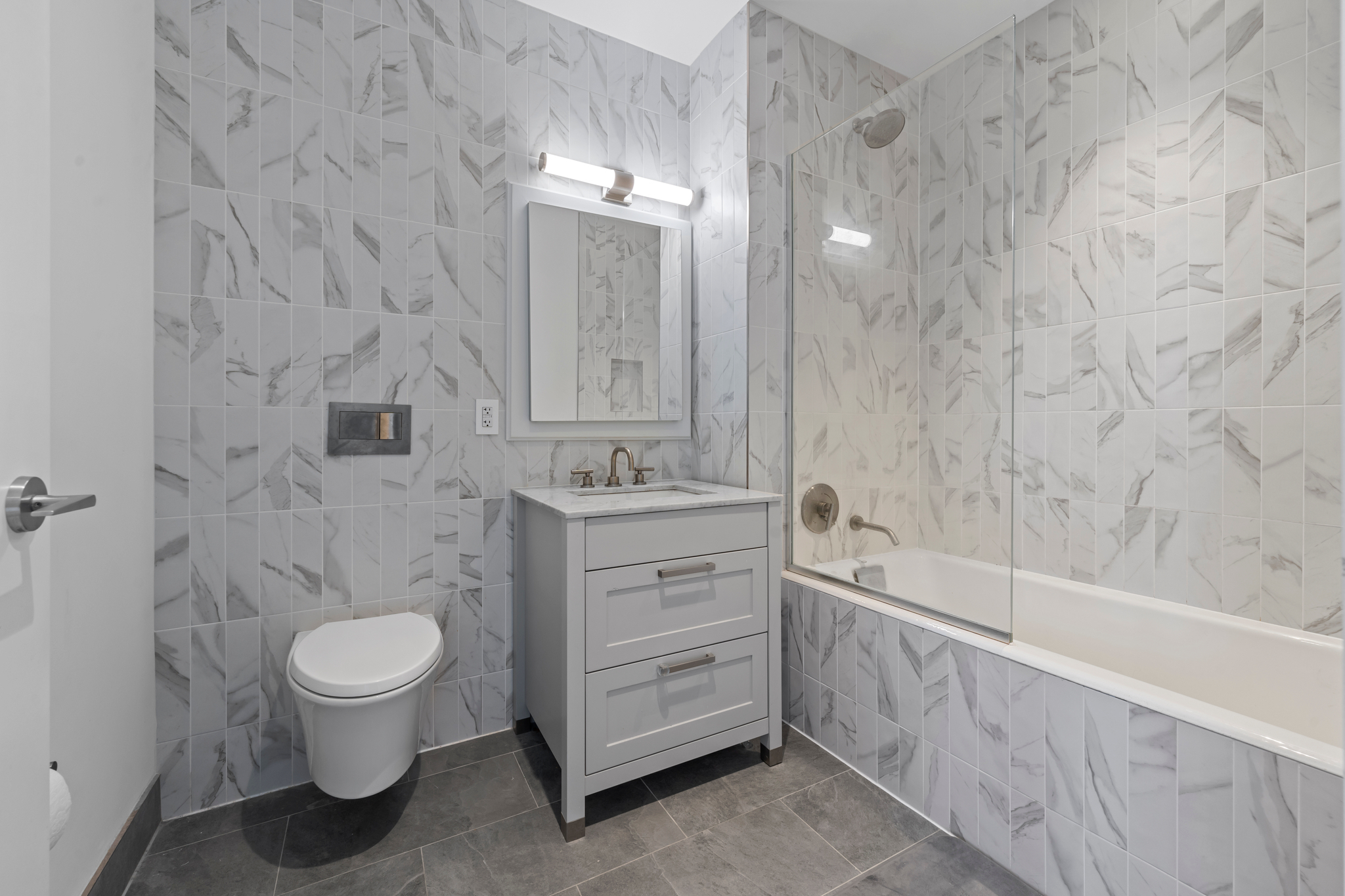 #16 photo, 107-06 Queens Boulevard, クイーンズ区 Forest Hills , NY 11375