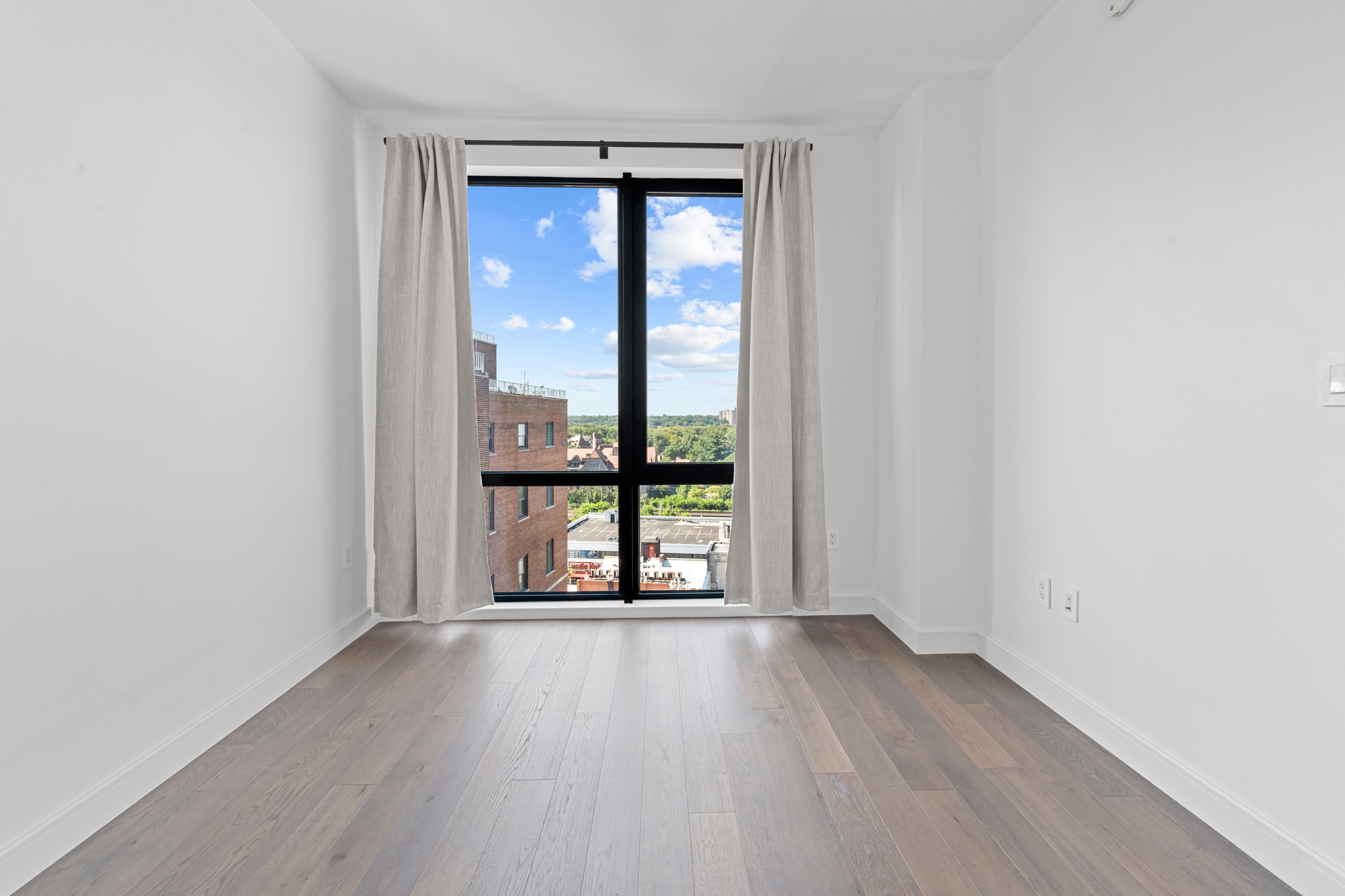 #18 photo, 107-06 Queens Boulevard, クイーンズ区 Forest Hills , NY 11375