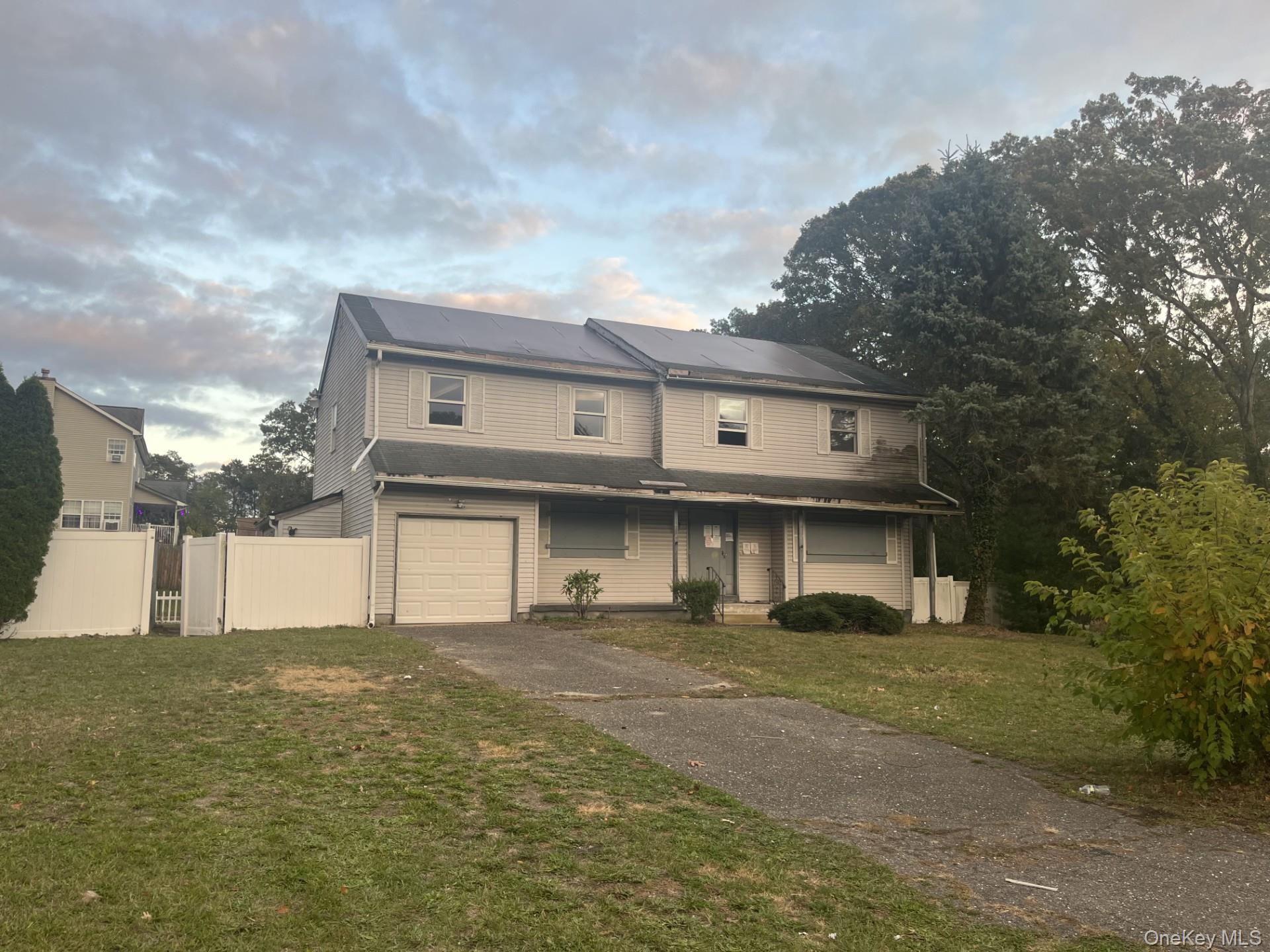 #1 photo, 25 Avenue B, सफ़ोक काउंटी Holbrook , NY 11741