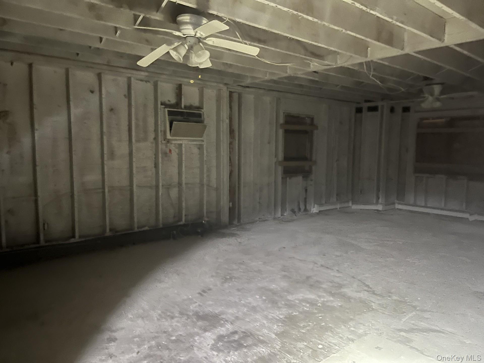 #12 photo, 25 Avenue B, सफ़ोक काउंटी Holbrook , NY 11741