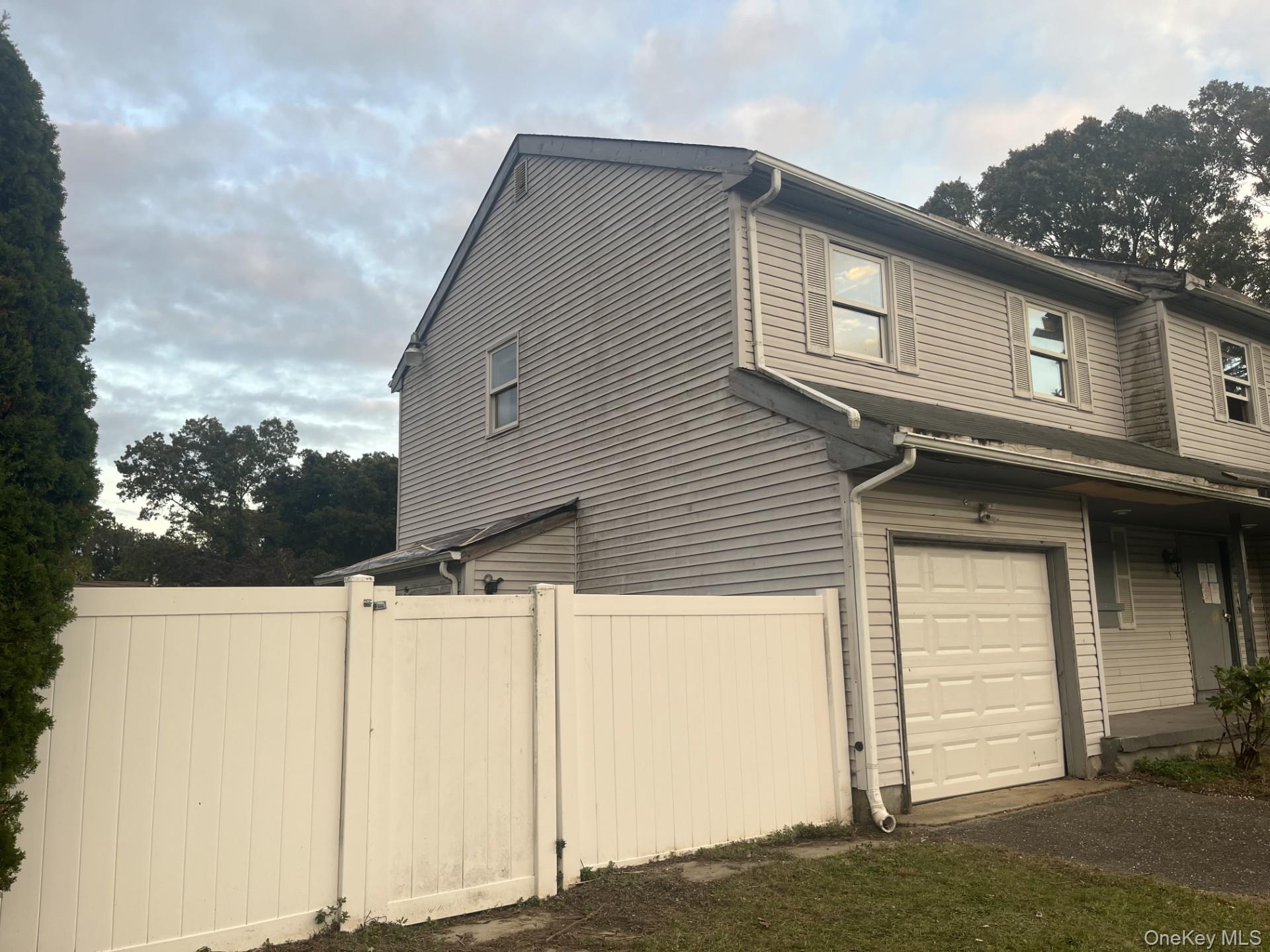 #3 photo, 25 Avenue B, सफ़ोक काउंटी Holbrook , NY 11741