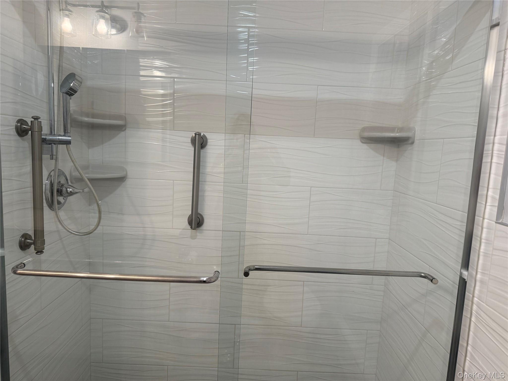 #12 photo, 18 Juniper Road, ナッソー郡 Port Washington , NY 11050