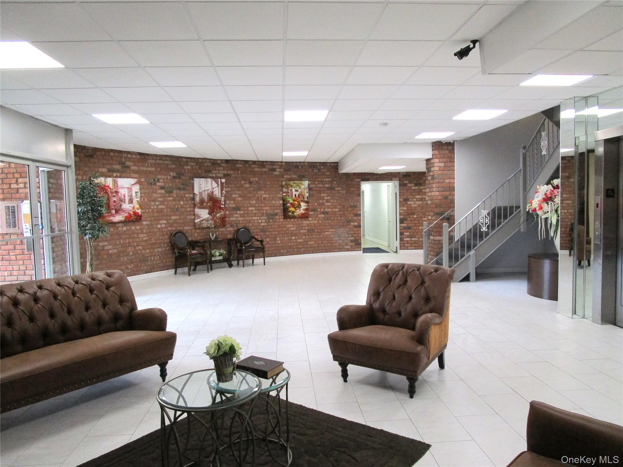 #4 photo, 75 Noble Street, ナッソー郡 Lynbrook , NY 11563