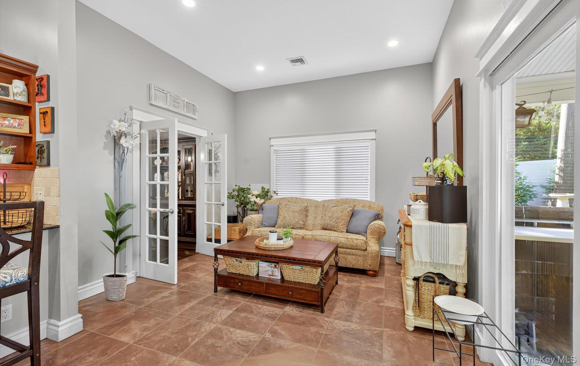 #11 photo, 171 Dix Hills Road, Dix Hills , NY 11746