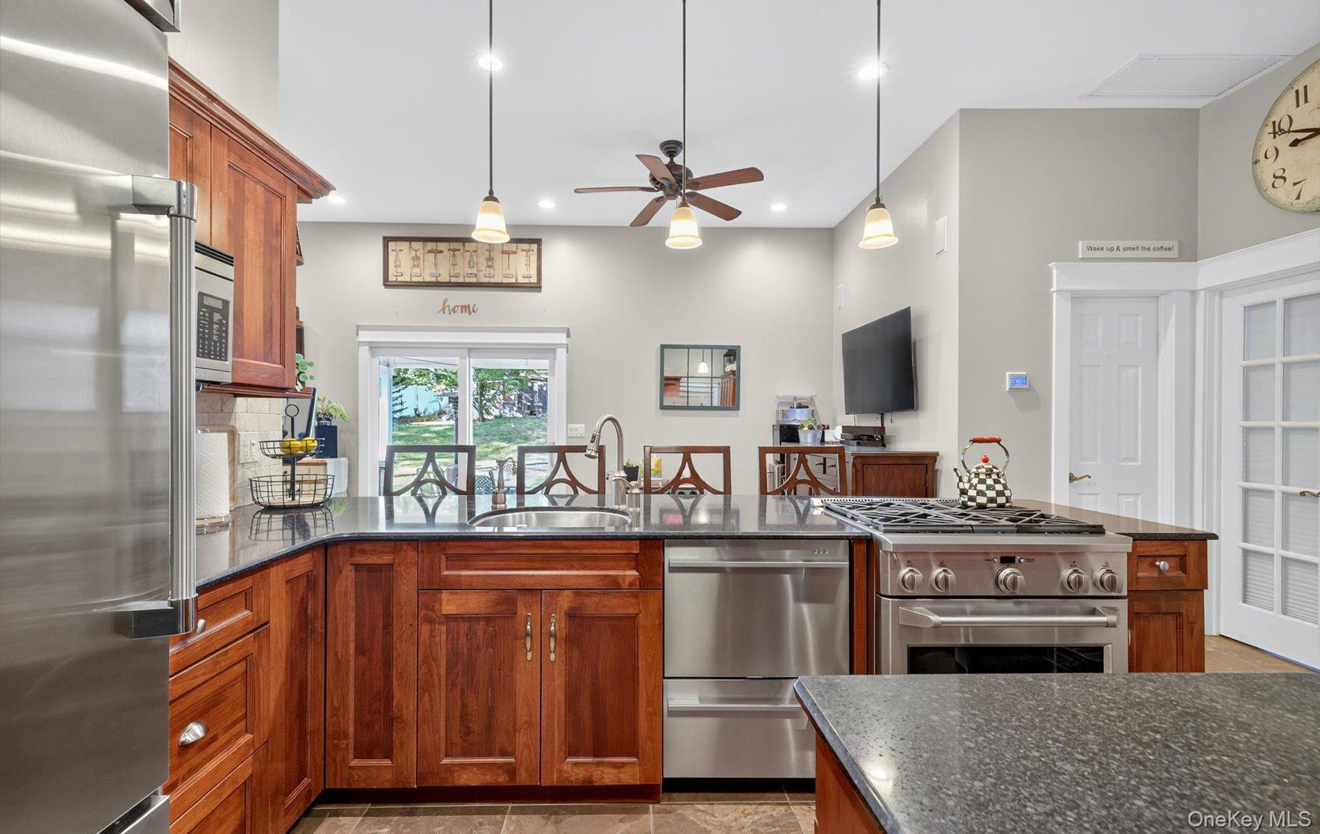 #5 photo, 171 Dix Hills Road, Dix Hills , NY 11746