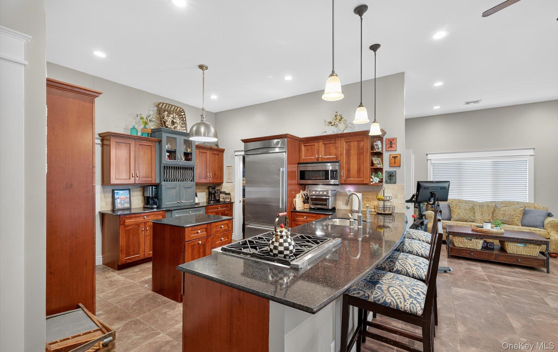 #7 photo, 171 Dix Hills Road, Dix Hills , NY 11746