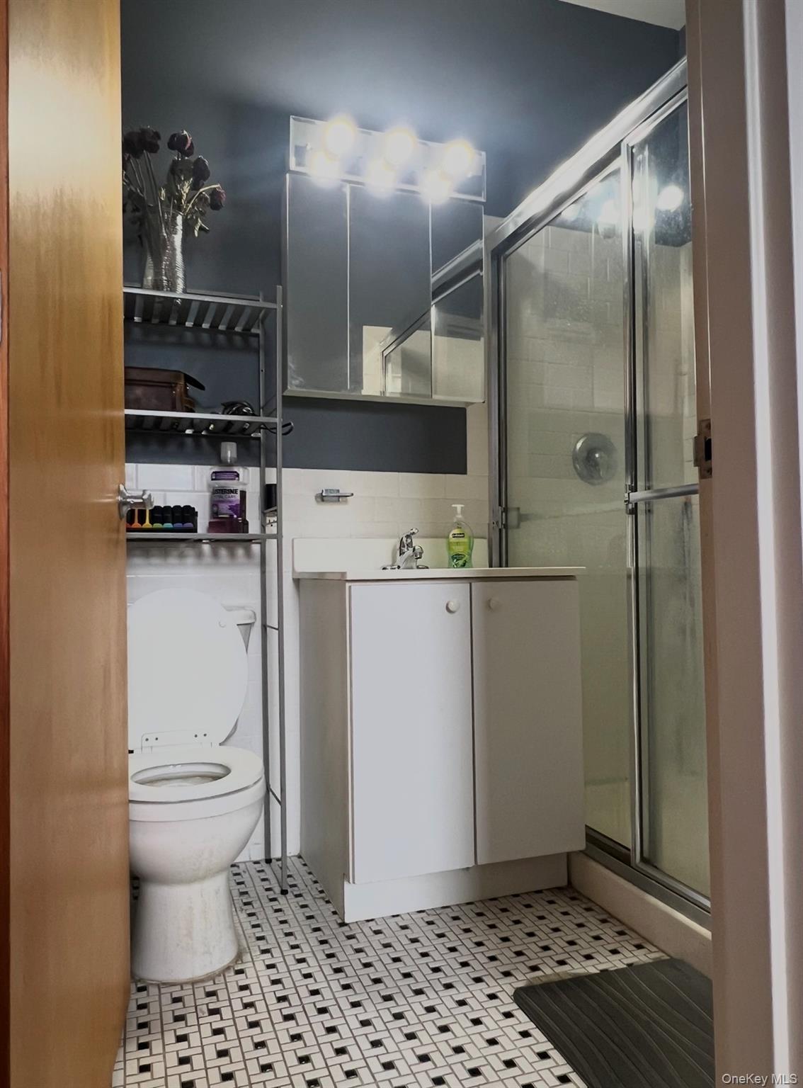 #16 photo, 76-18 69th Place, Glendale , NY 11385