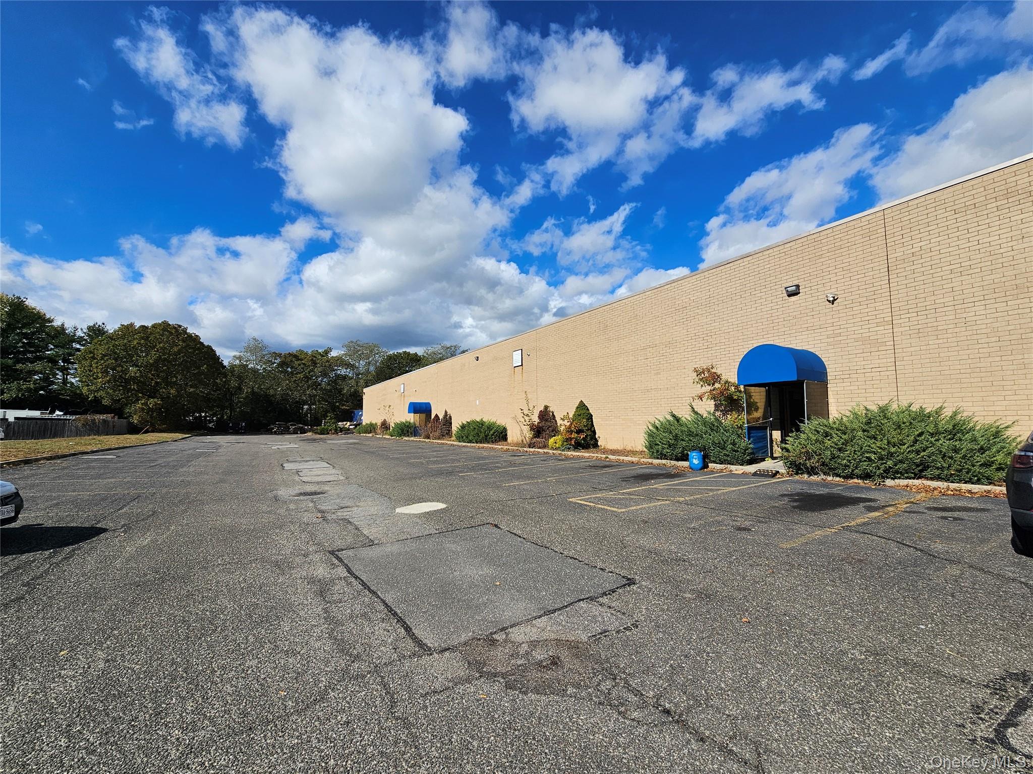 #10 photo, 200 Knickerbocker Avenue, サフォーク郡 Bohemia , NY 11716