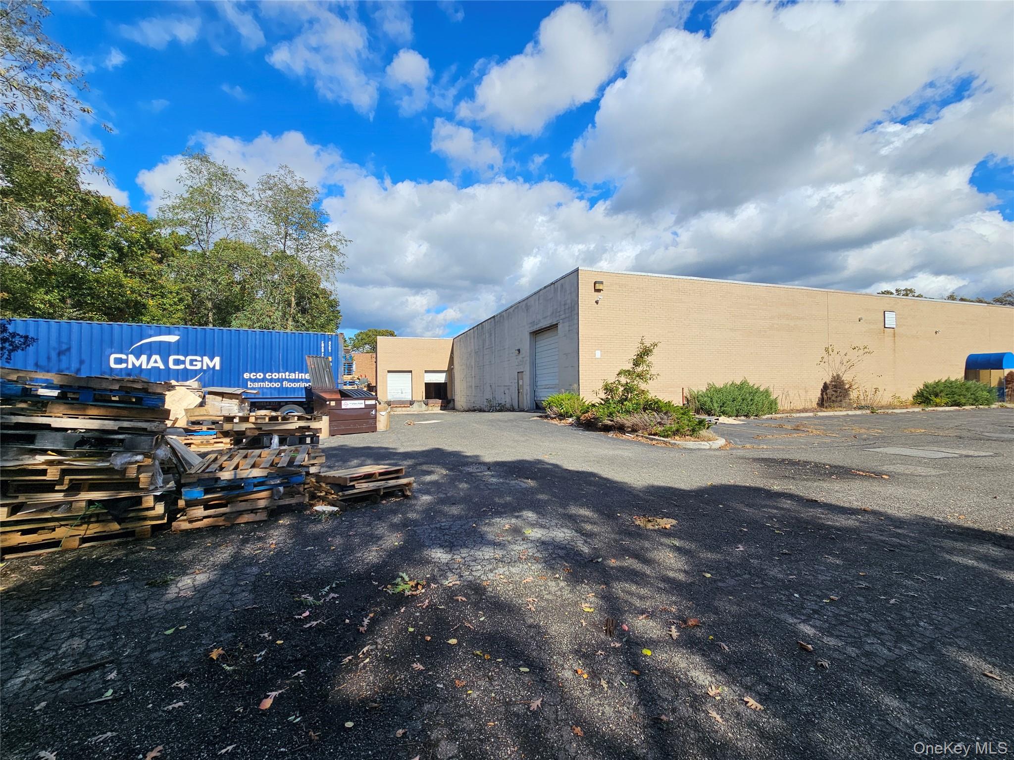 #12 photo, 200 Knickerbocker Avenue, サフォーク郡 Bohemia , NY 11716