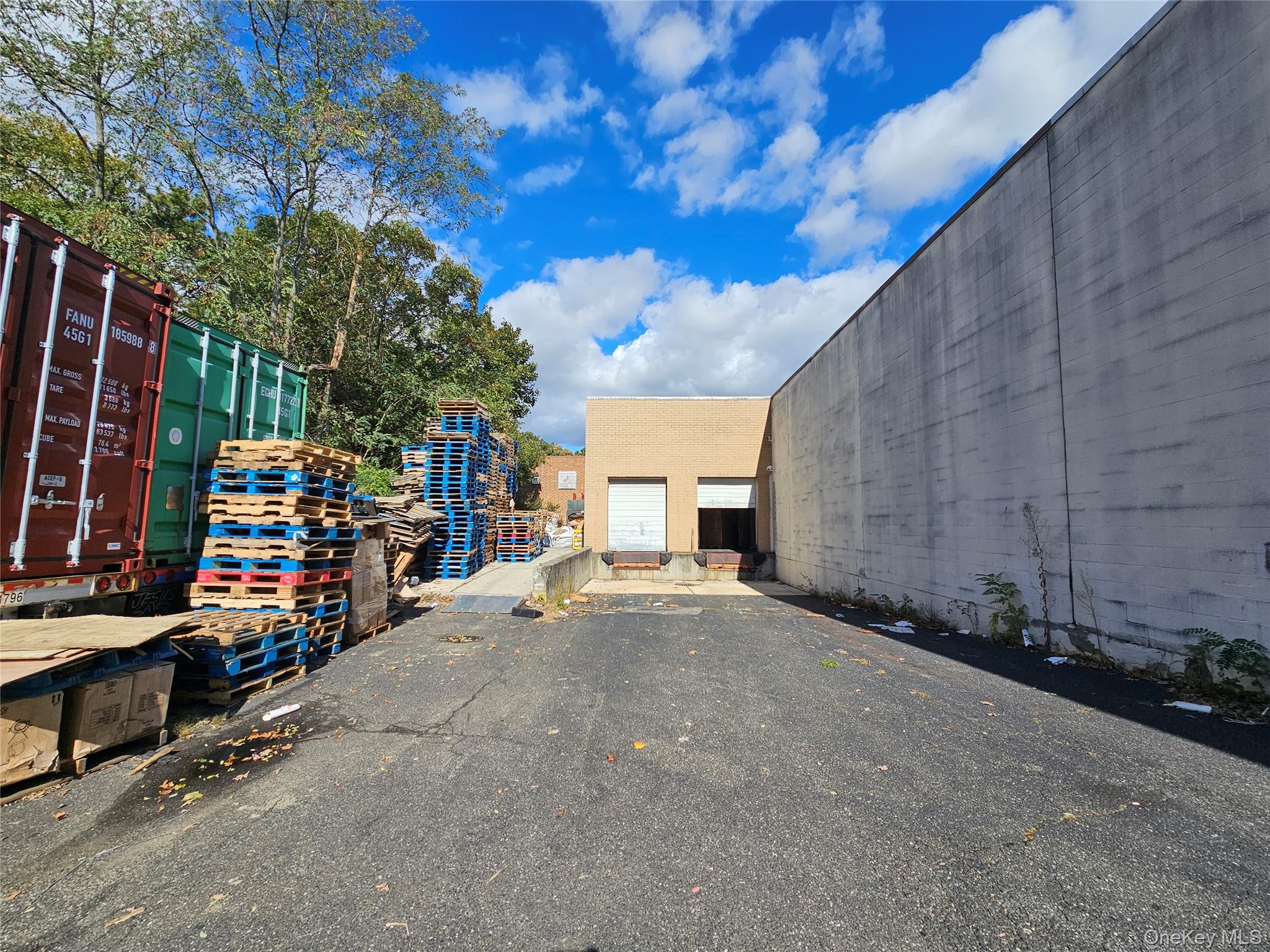 #13 photo, 200 Knickerbocker Avenue, サフォーク郡 Bohemia , NY 11716