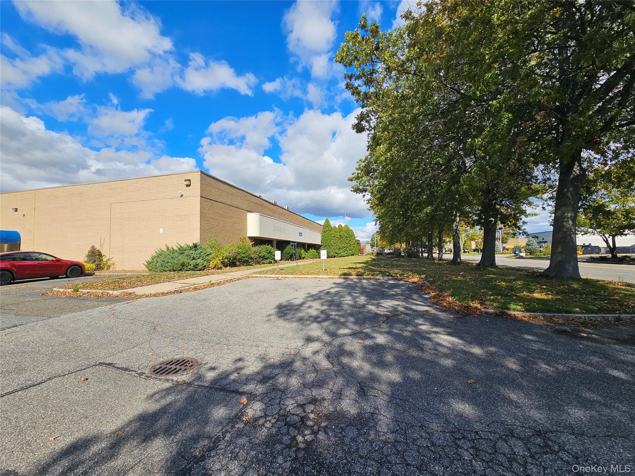 #8 photo, 200 Knickerbocker Avenue, サフォーク郡 Bohemia , NY 11716