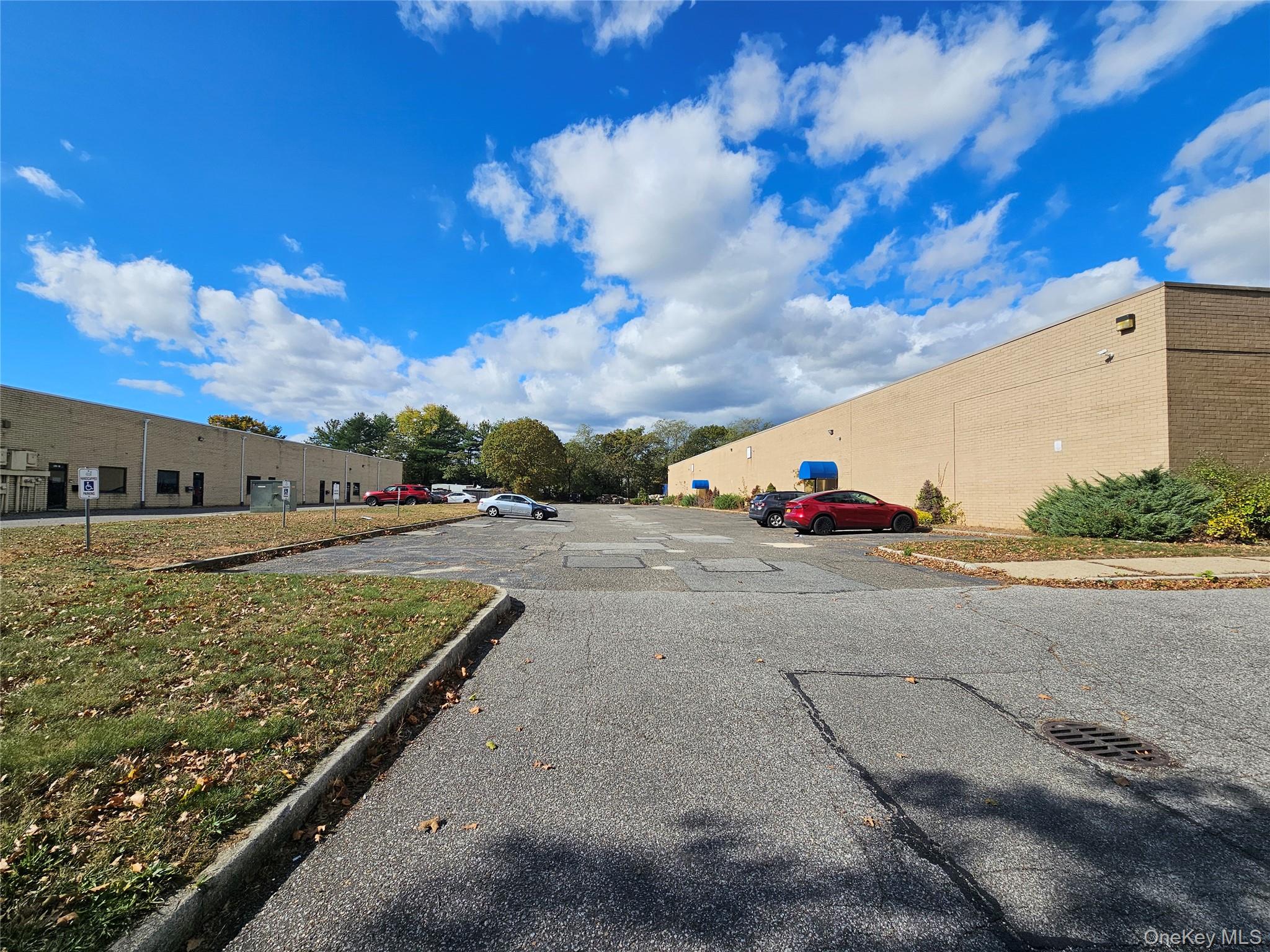 #9 photo, 200 Knickerbocker Avenue, サフォーク郡 Bohemia , NY 11716