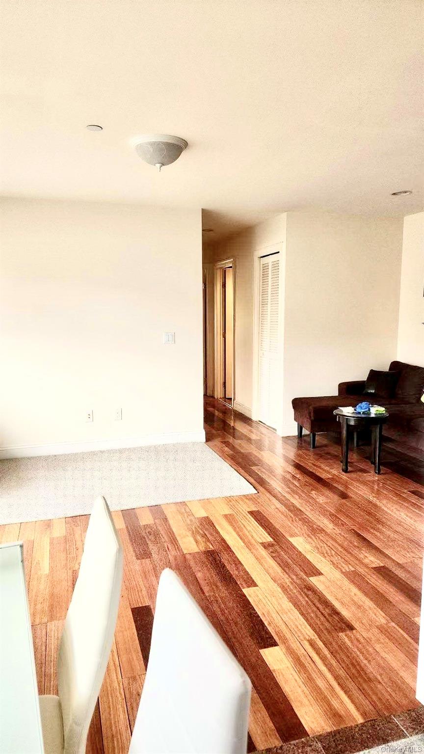 #4 photo, 43-18 Main Street, Flushing , NY 11355