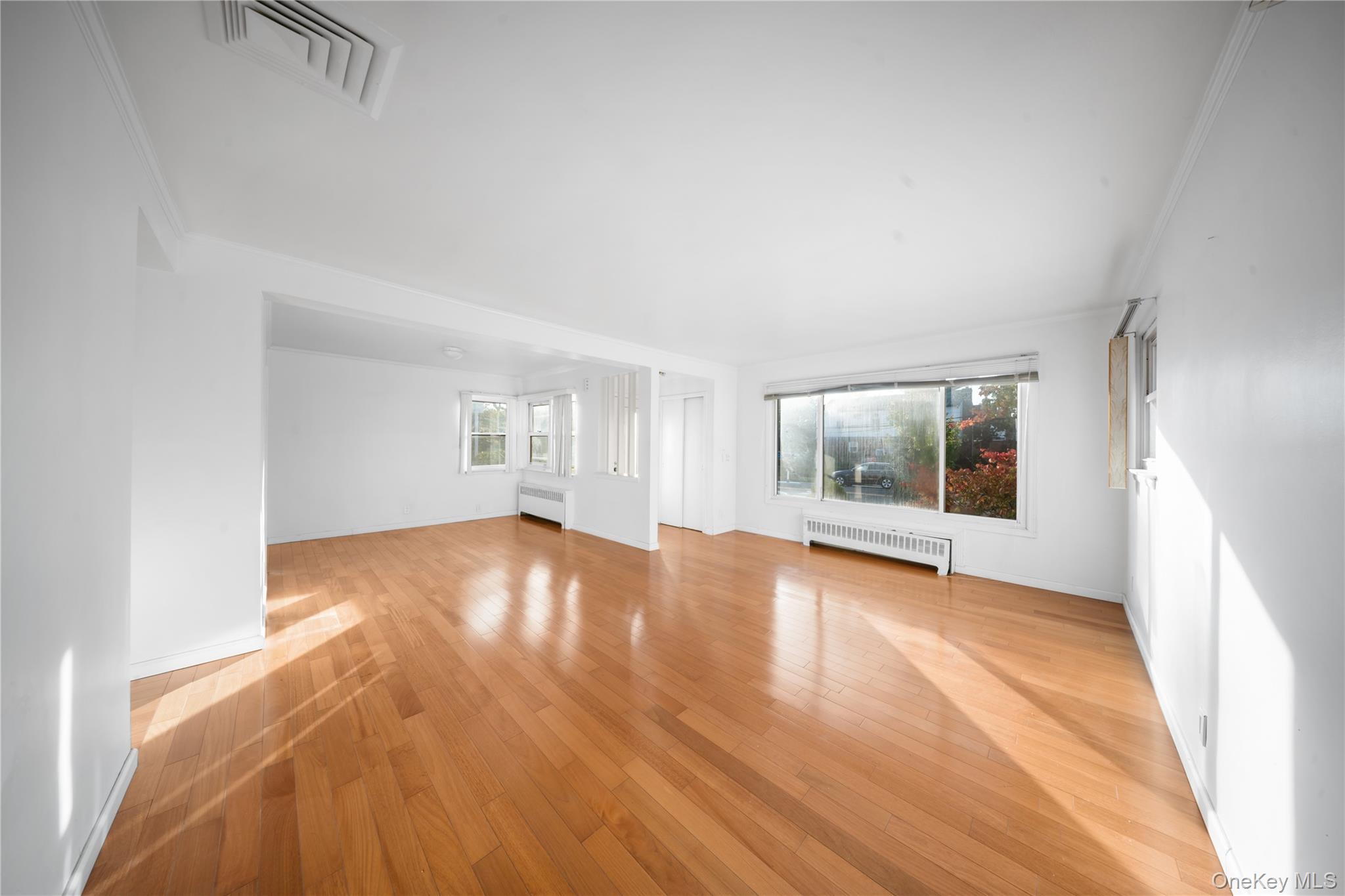 #7 photo, 19715 53rd Avenue, クイーンズ区 Fresh Meadows , NY 11365