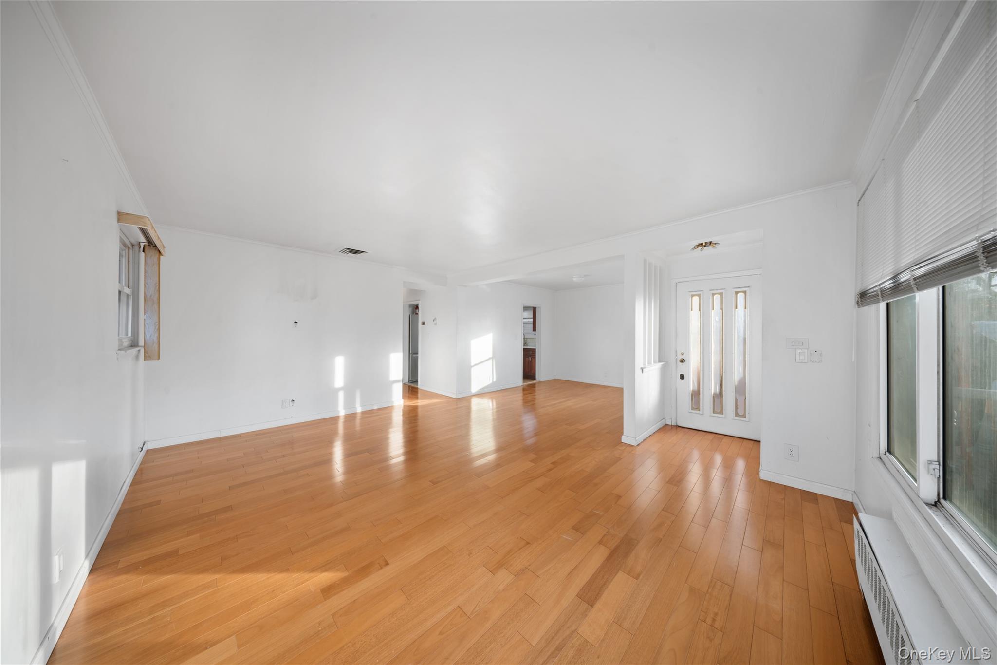 #8 photo, 19715 53rd Avenue, クイーンズ区 Fresh Meadows , NY 11365