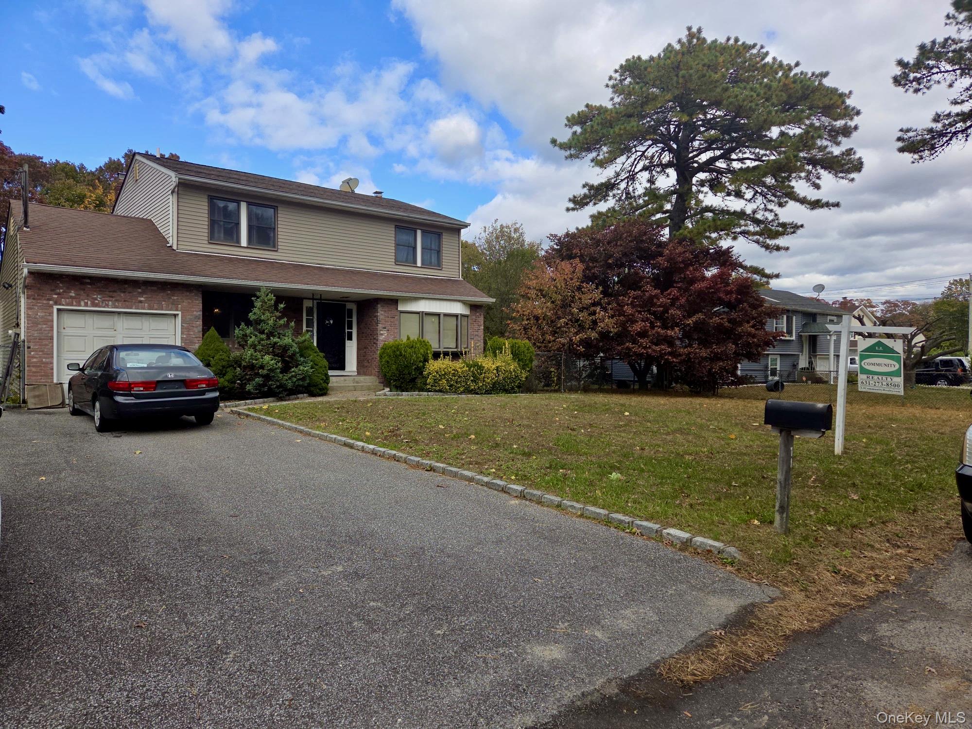 #1 photo, 71 Banana Street, サフォーク郡 Central Islip , NY 11722