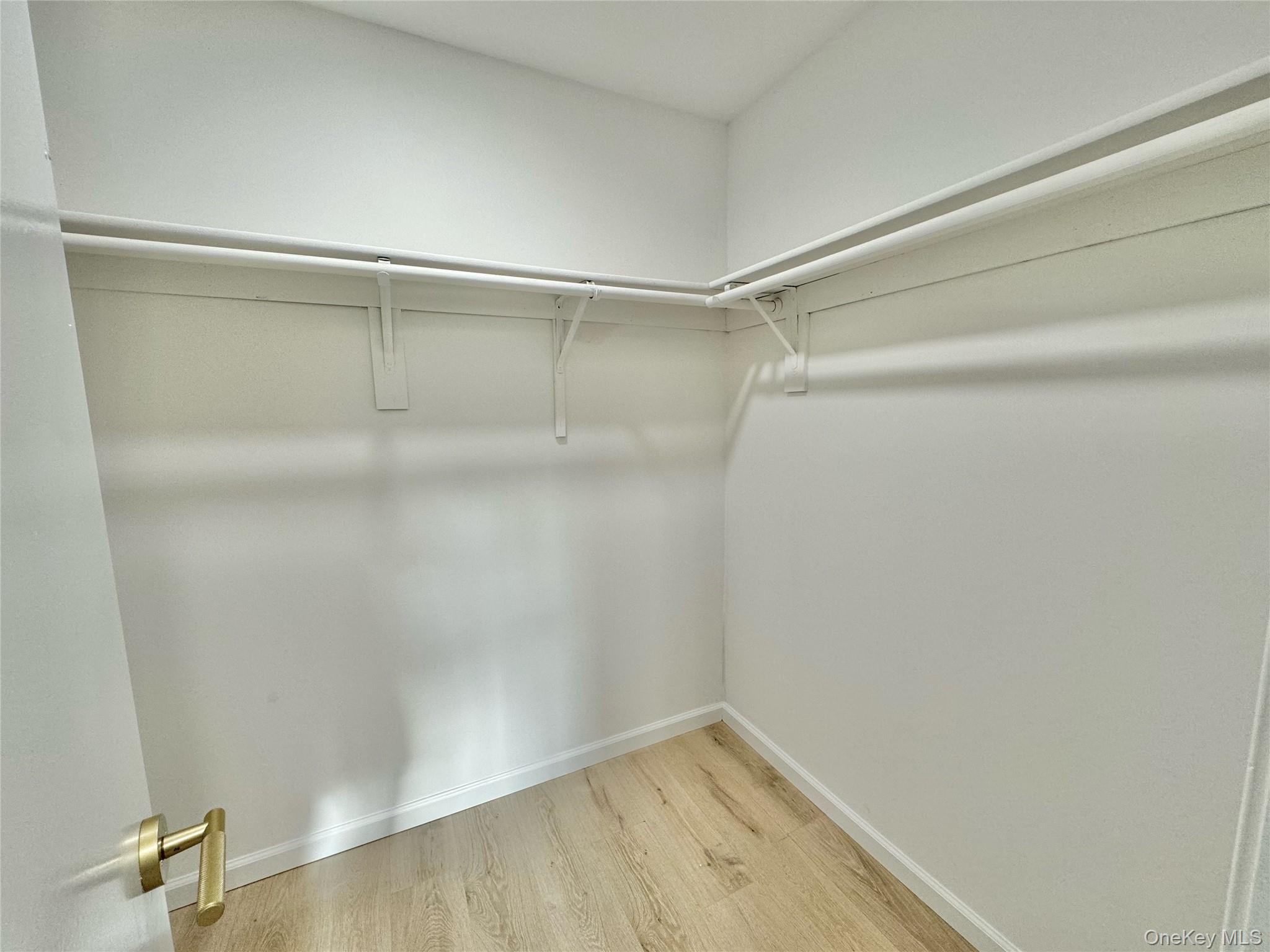 #17 photo, 19 Broadlawn Drive, サフォーク郡 Central Islip , NY 11722