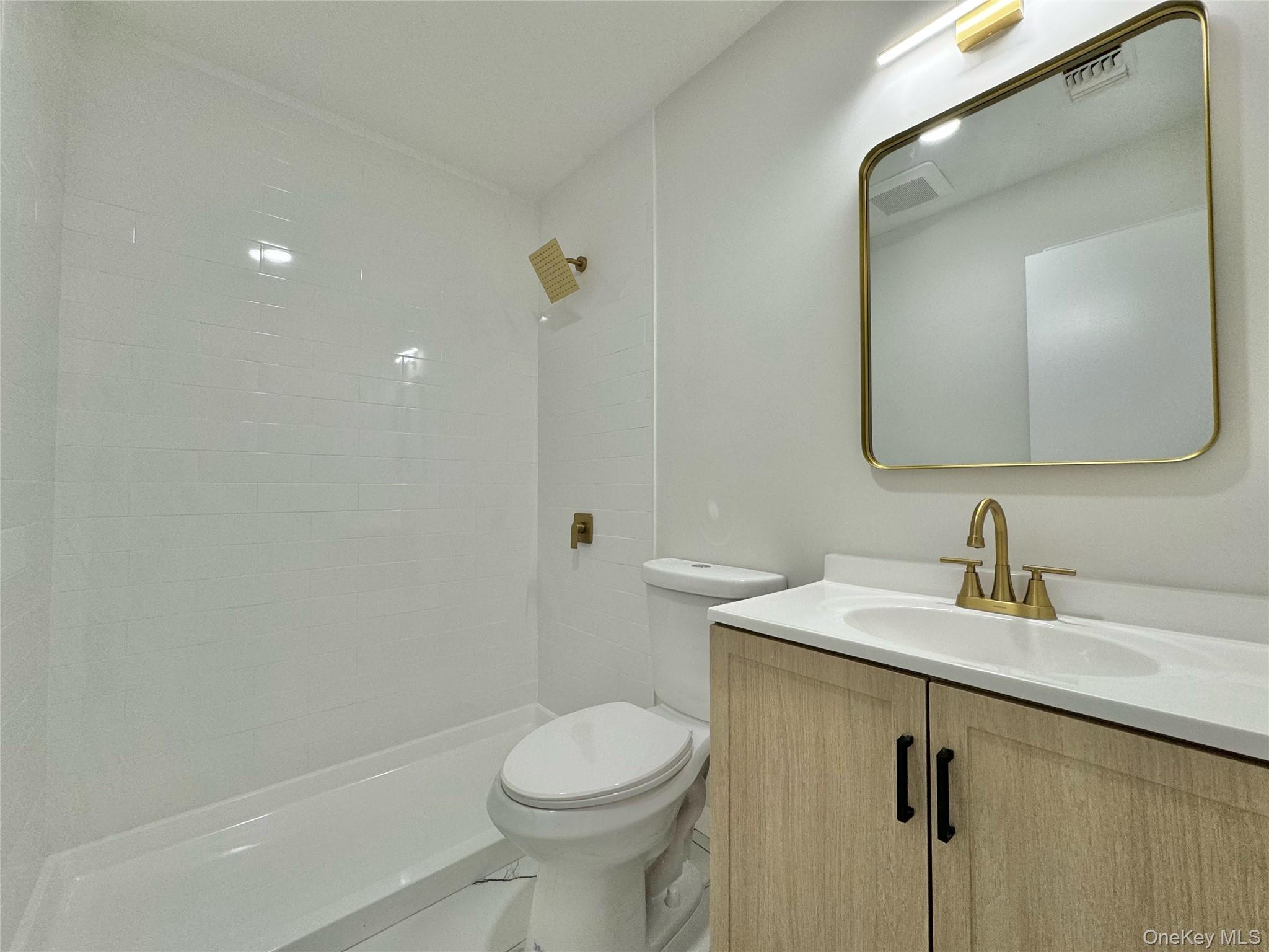 #18 photo, 19 Broadlawn Drive, サフォーク郡 Central Islip , NY 11722