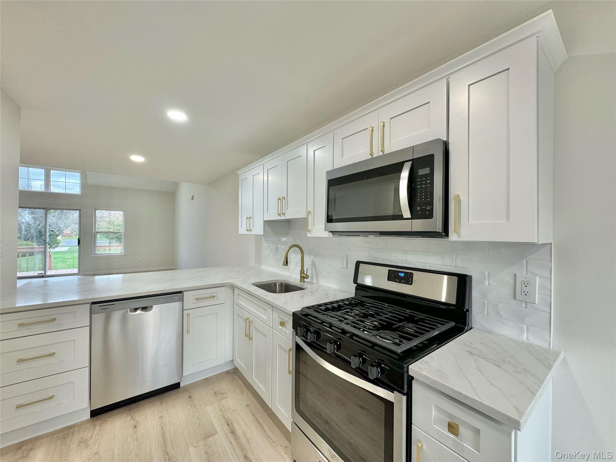 #4 photo, 19 Broadlawn Drive, サフォーク郡 Central Islip , NY 11722