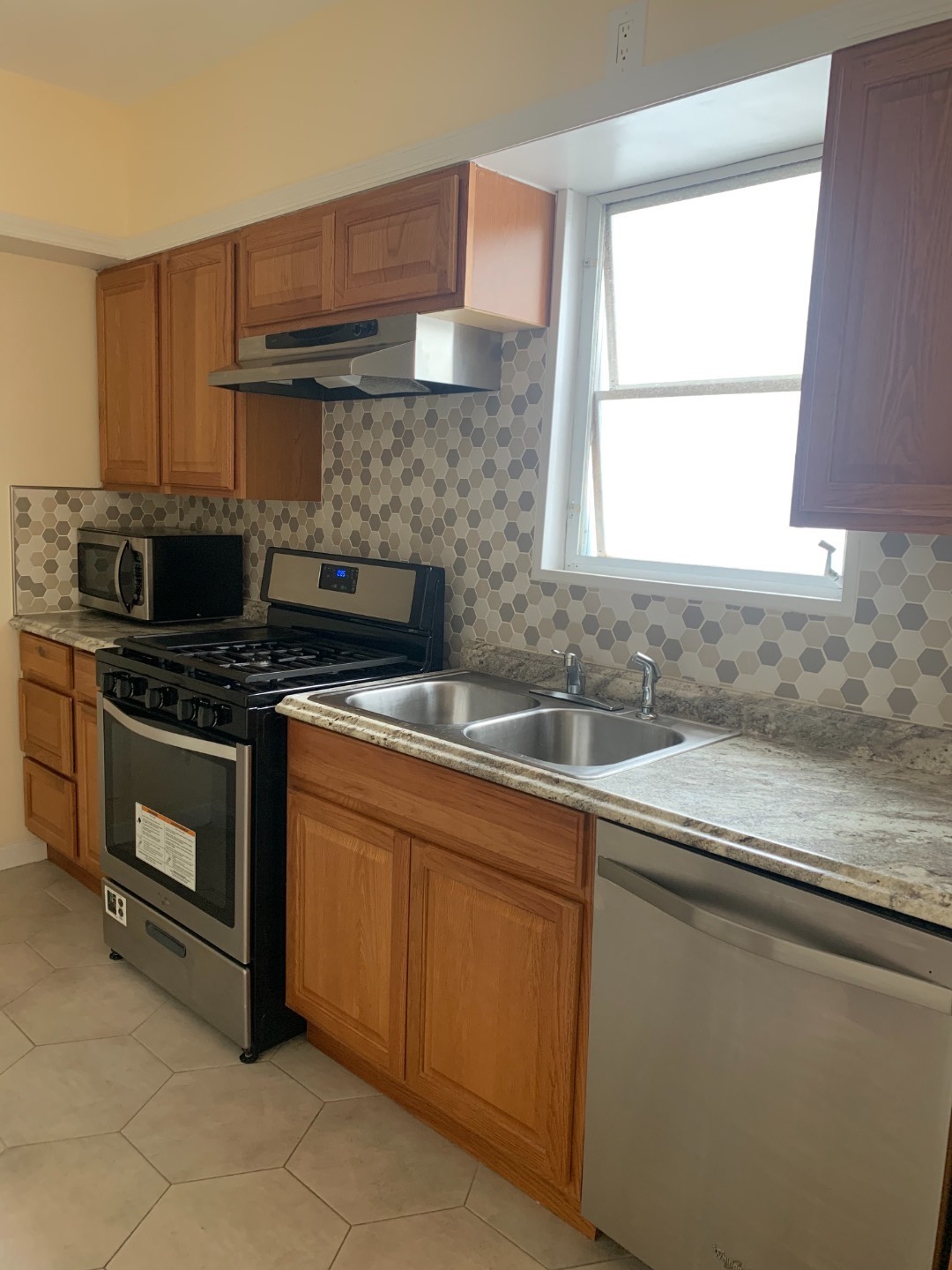 #2 photo, 190 Bay 7 St, #2, ブルックリン区 Bath Beach , NY 11228