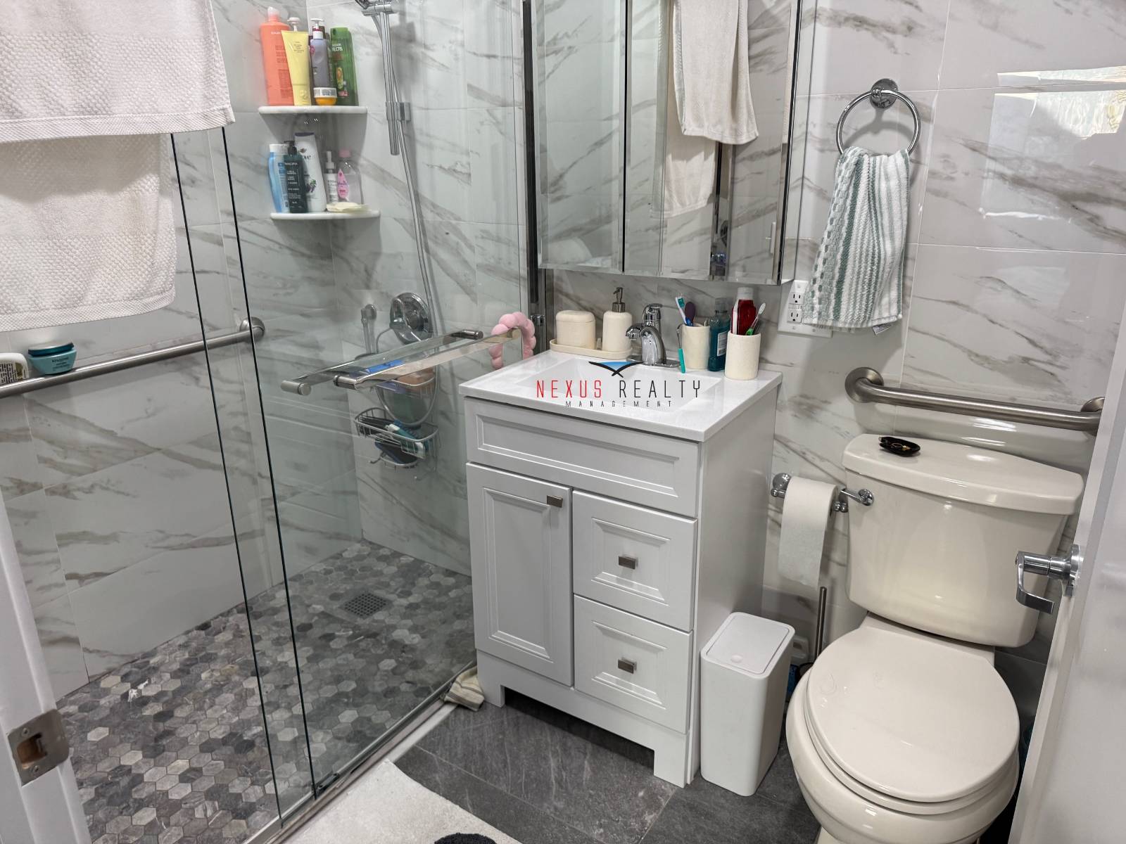 #4 photo, 47th street & Ditmars Blvd, クイーンズ区 Astoria , NY 11105