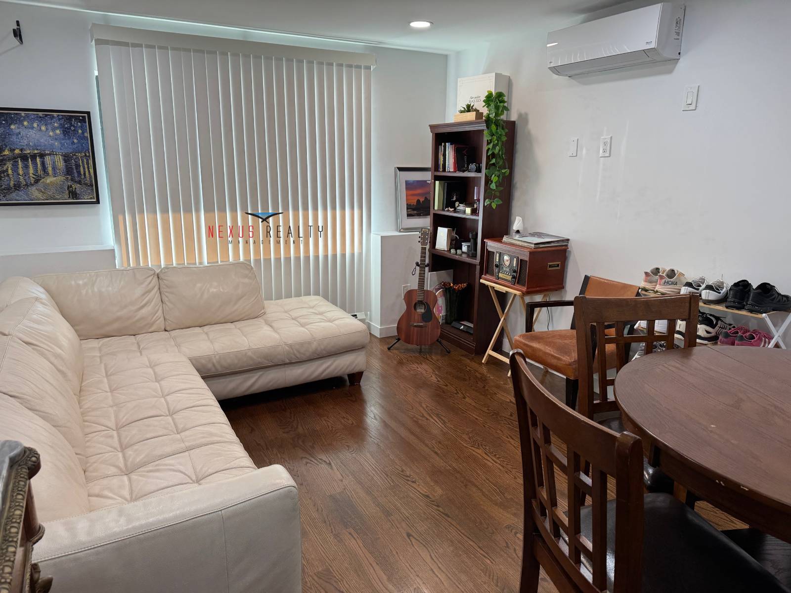 #8 photo, 47th street & Ditmars Blvd, クイーンズ区 Astoria , NY 11105