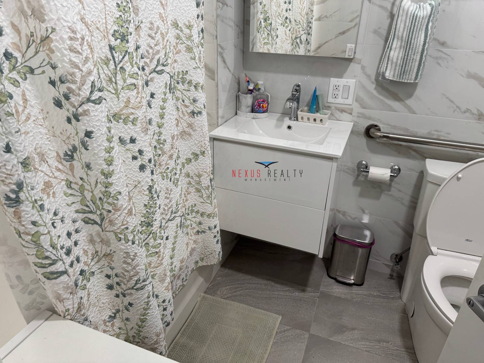 #9 photo, 47th street & Ditmars Blvd, クイーンズ区 Astoria , NY 11105